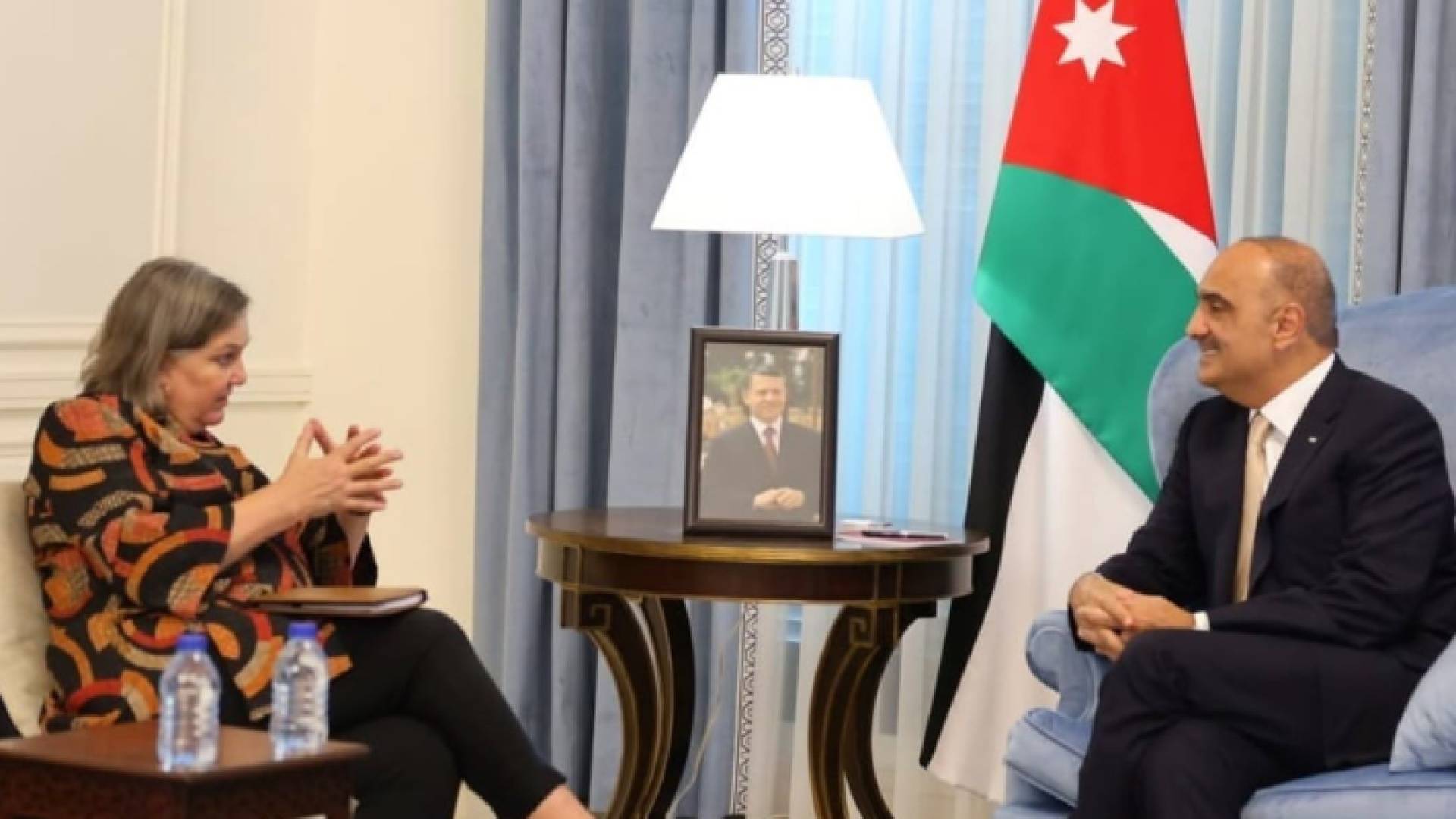 جانب من لقاء الخصاونة بنائب وزير الخارجية الأميركي للشؤون السياسية اليوم