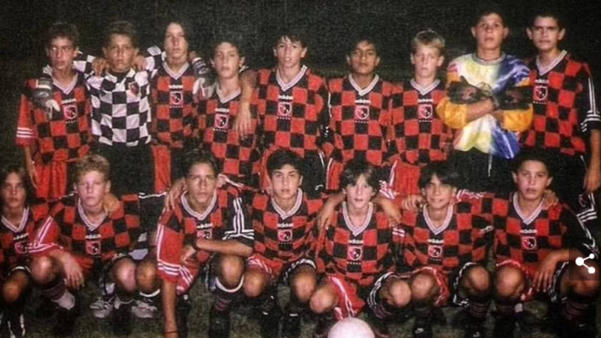 ميسي مع فريق نيولز أولد بويز