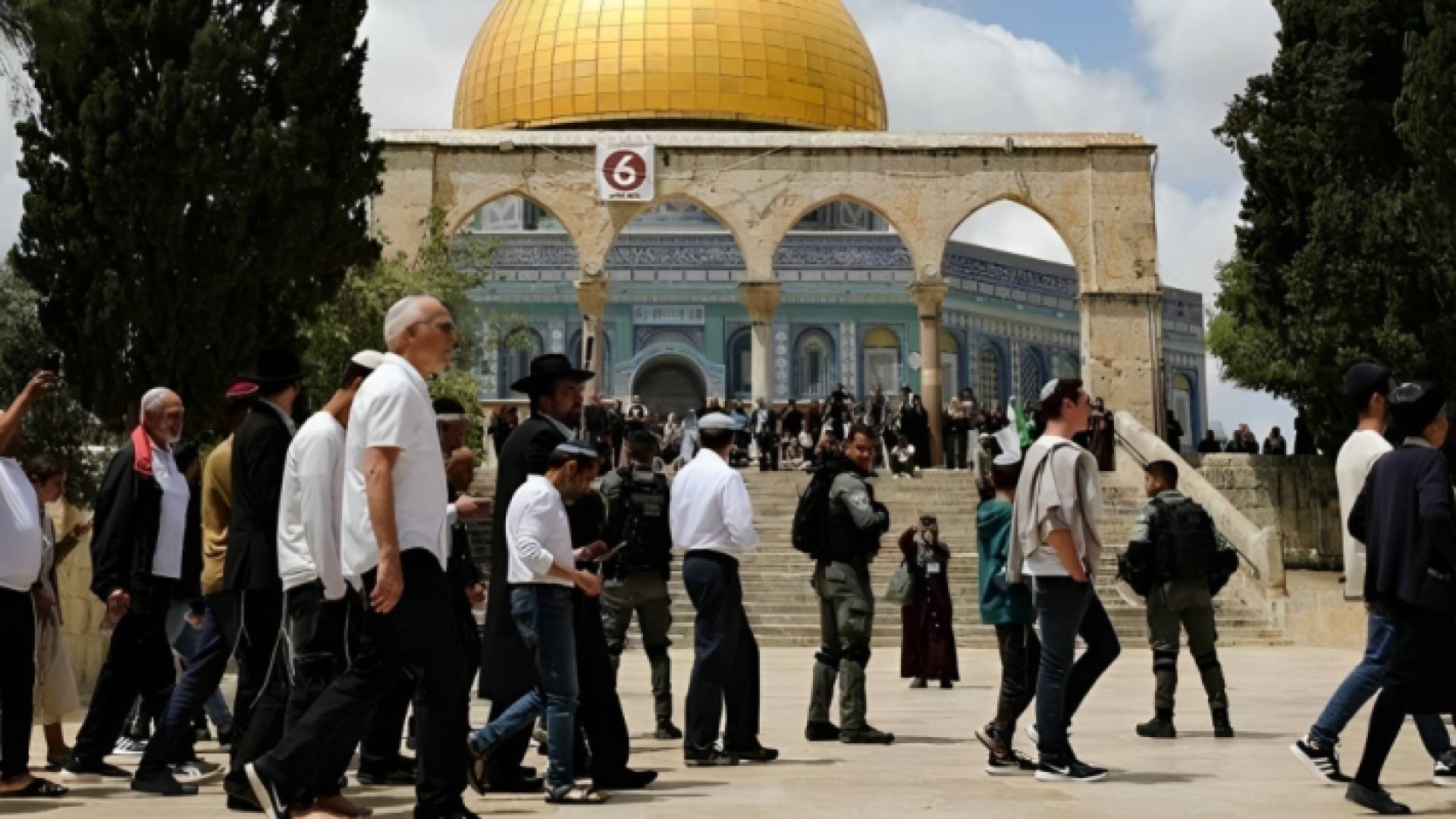مستوطنون يقتحمون الأقصى