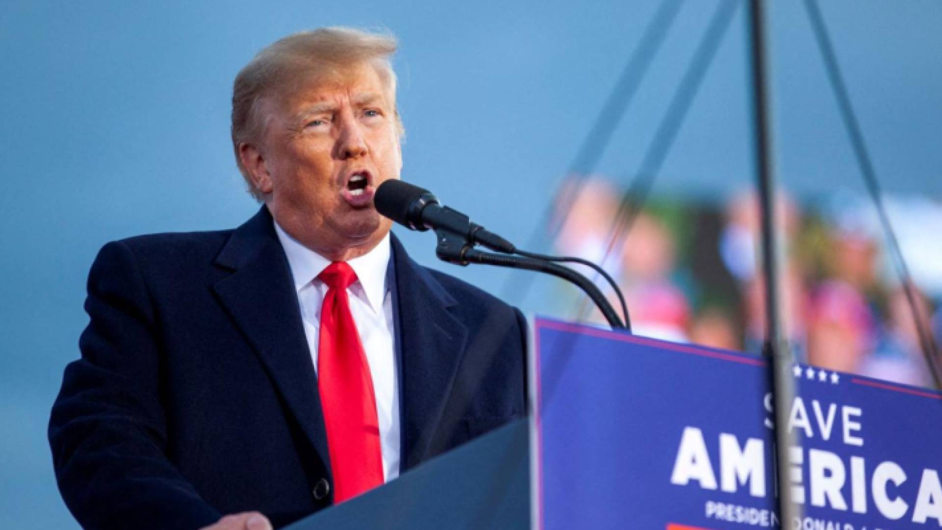 رئيس أمريكا السابق دونالد ترمب