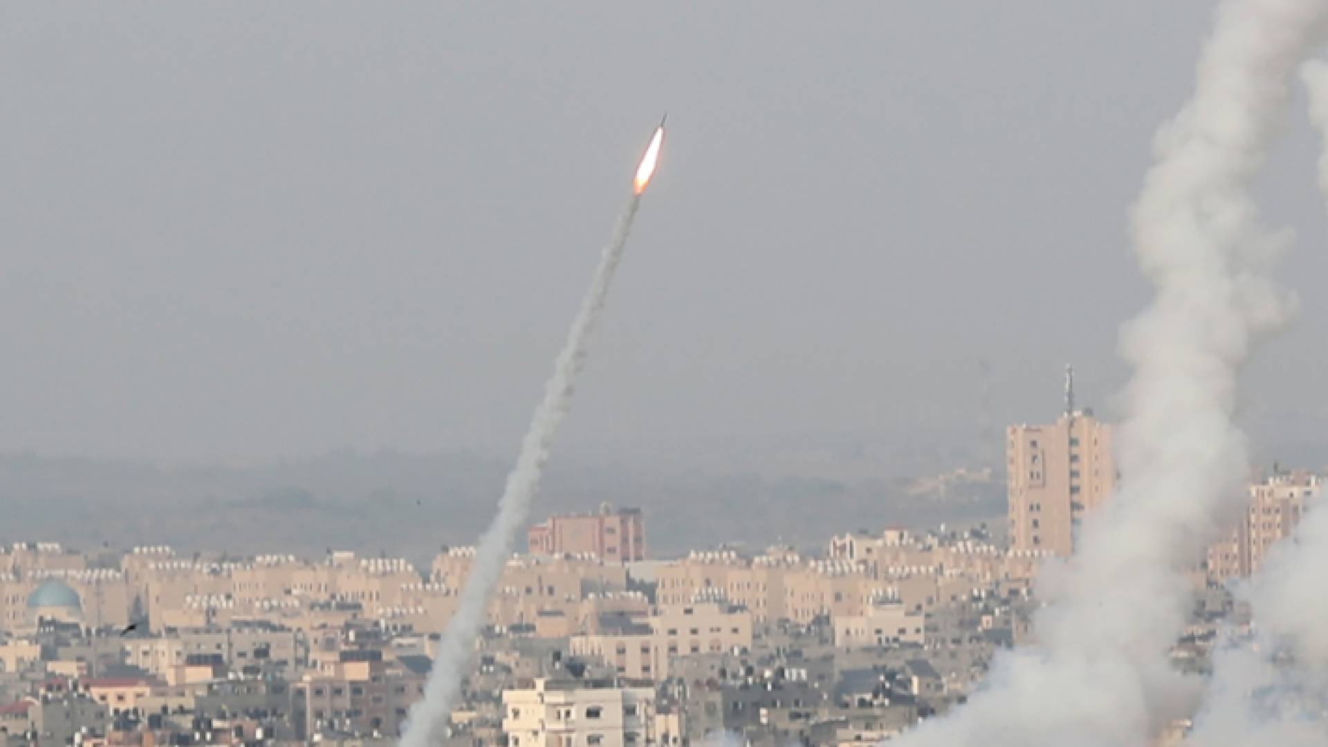 صاروخ أطلقته المقاومة من قطاع غزة تجاه المستوطنات