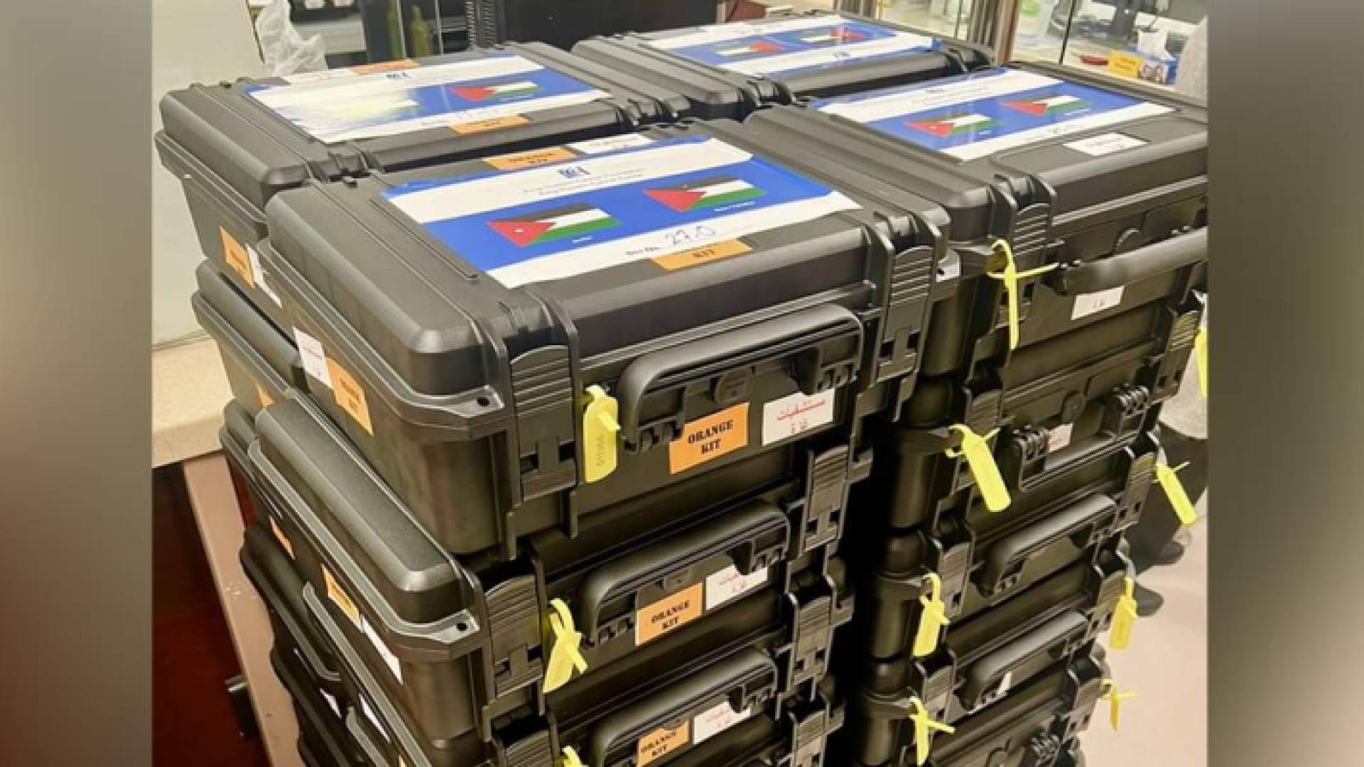 من الأدوية والمعدات الطبية التي أرسلت إلى قطاع غزة