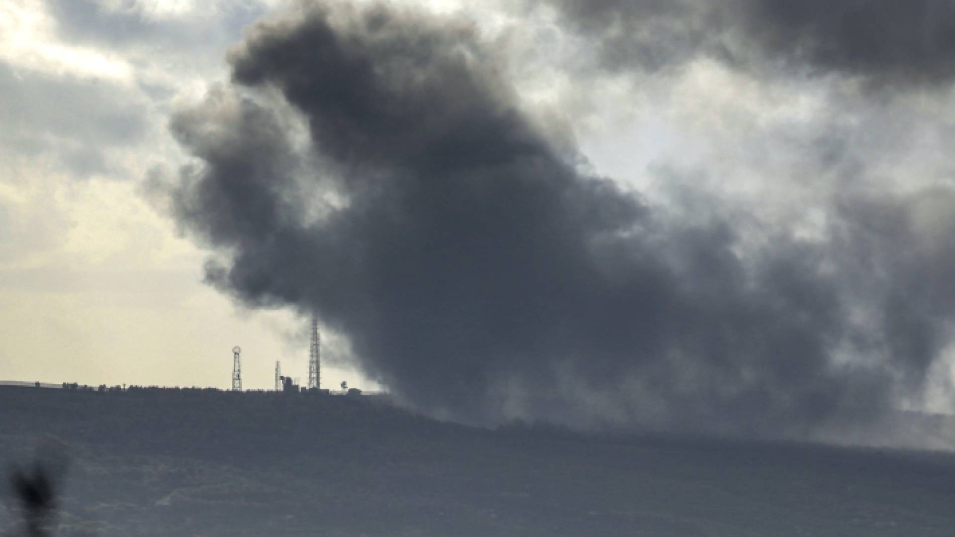 دخان يتصاعد بعد قصف للاحتلال على قرية اللبونة في جنوب لبنان -AFP