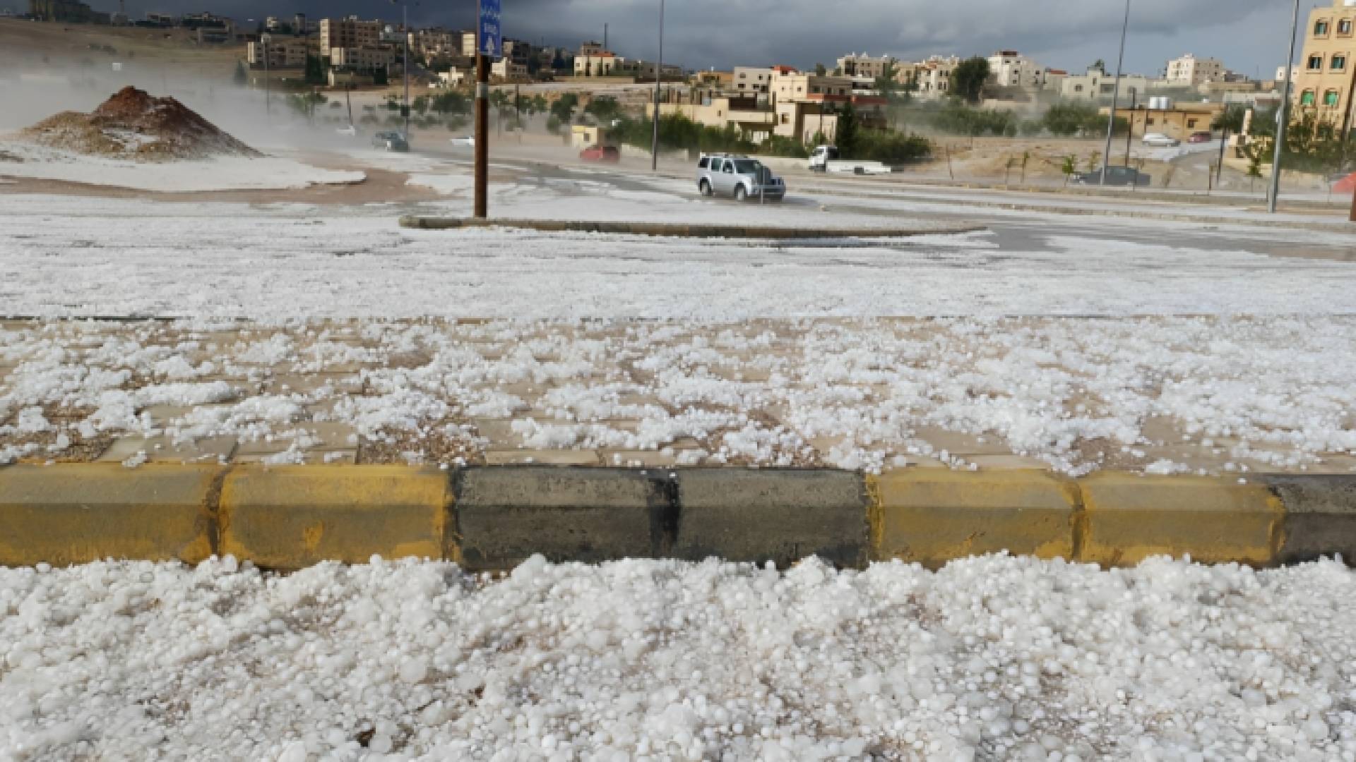 تساقط حبات البرد في الاردن