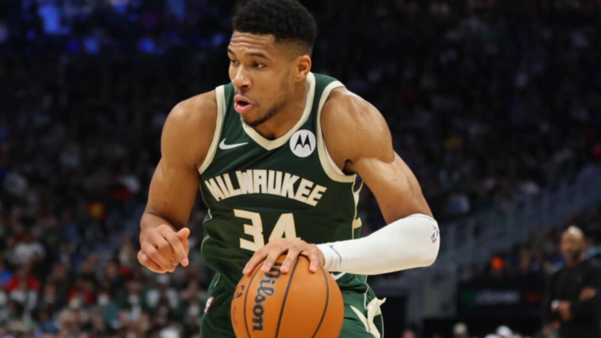 لاعب فريق باكس اليوناني يانيس أنتيتوكونمبو