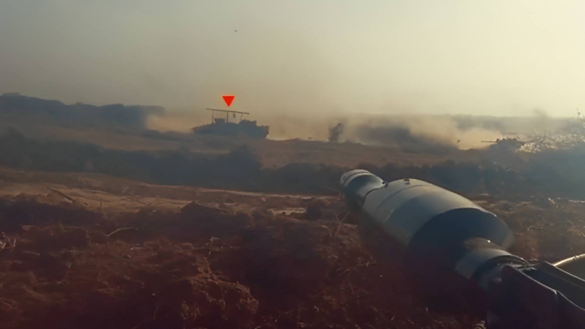 أحد عناصر القسام يستهدف دبابة للاحتلال