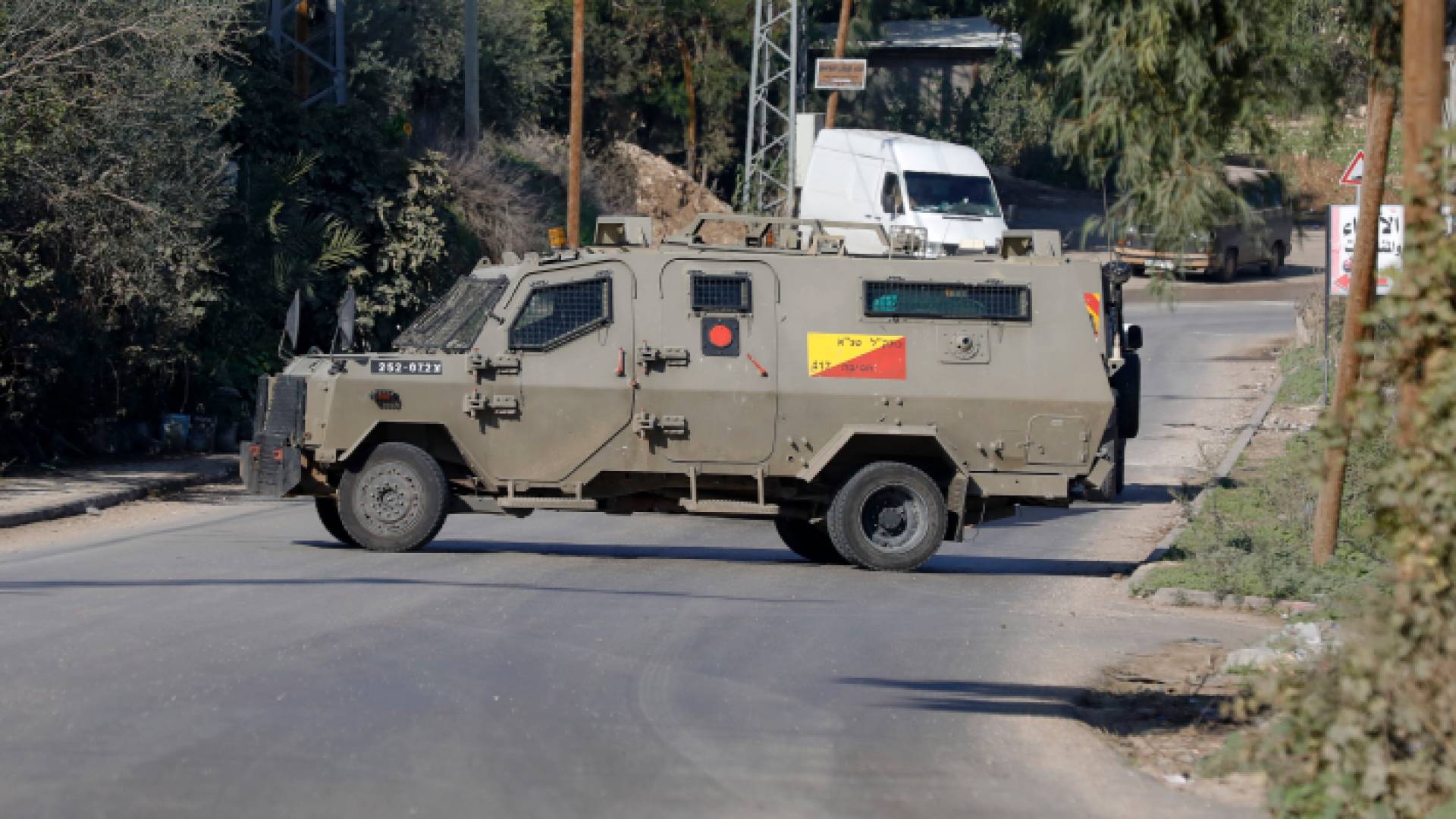 قوات الاحتلال بالقرب من طوباس خلال عملية غارة في المخيم في الضفة الغربية المحتلة