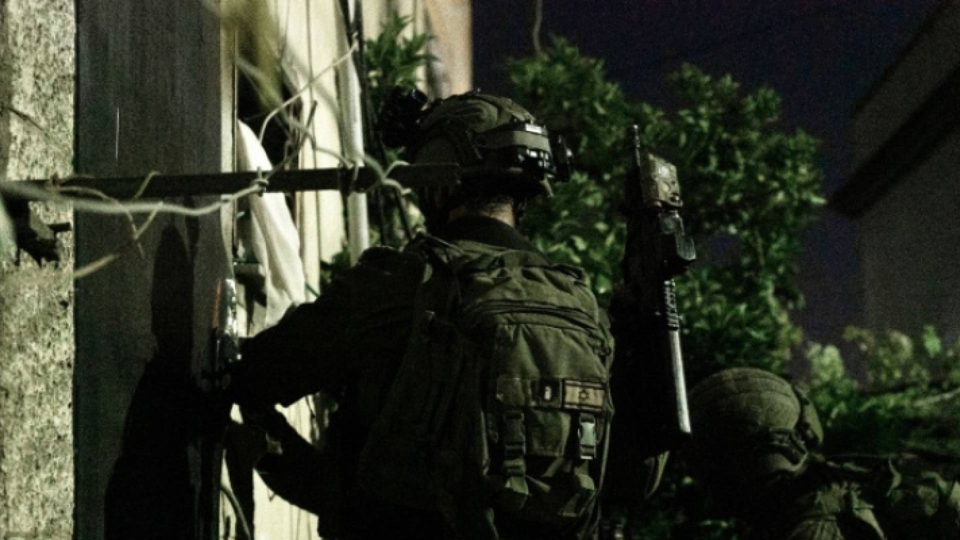 أحد جنود الاحتلال خلال اقتحام مدن في الضفة الغربية