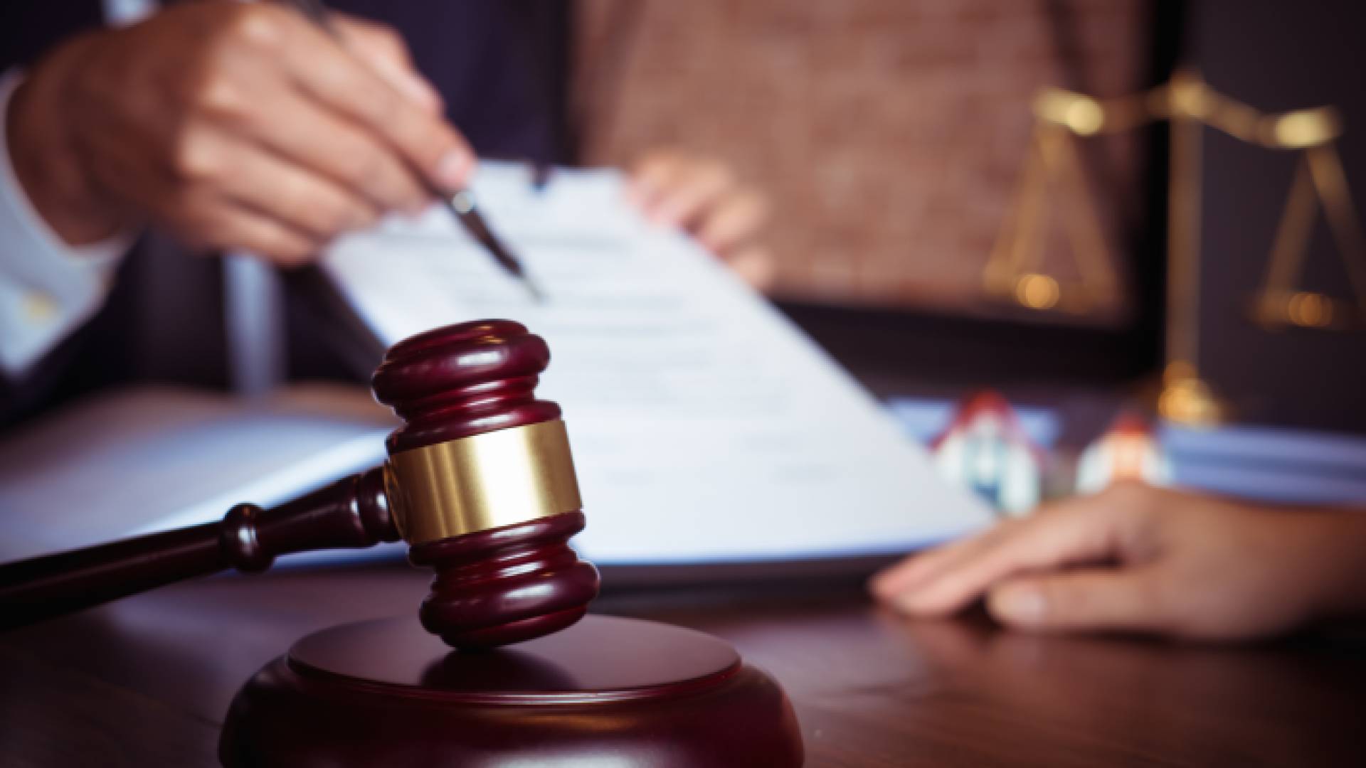 مطرقة محكمة