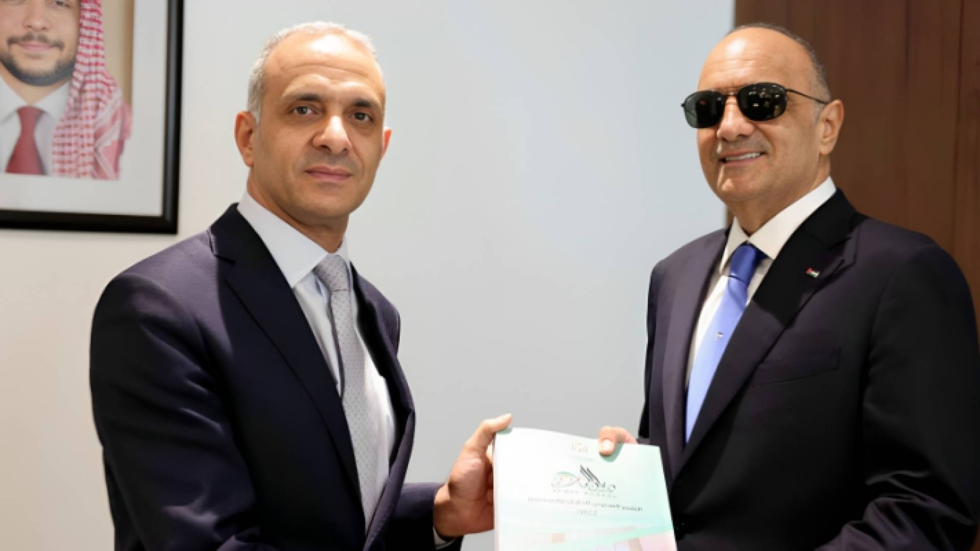 تسلم رئيس الوزراء الدكتور بشر الخصاونة تقرير ديوان المحاسبة لعام 2022م