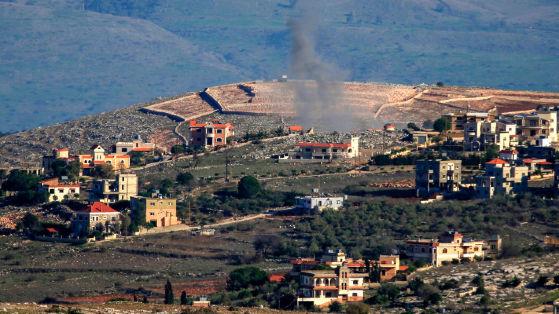 الجنوب اللبناني بعد قصف الاحتلال الإسرائيلي لإحدى القرى - AFP