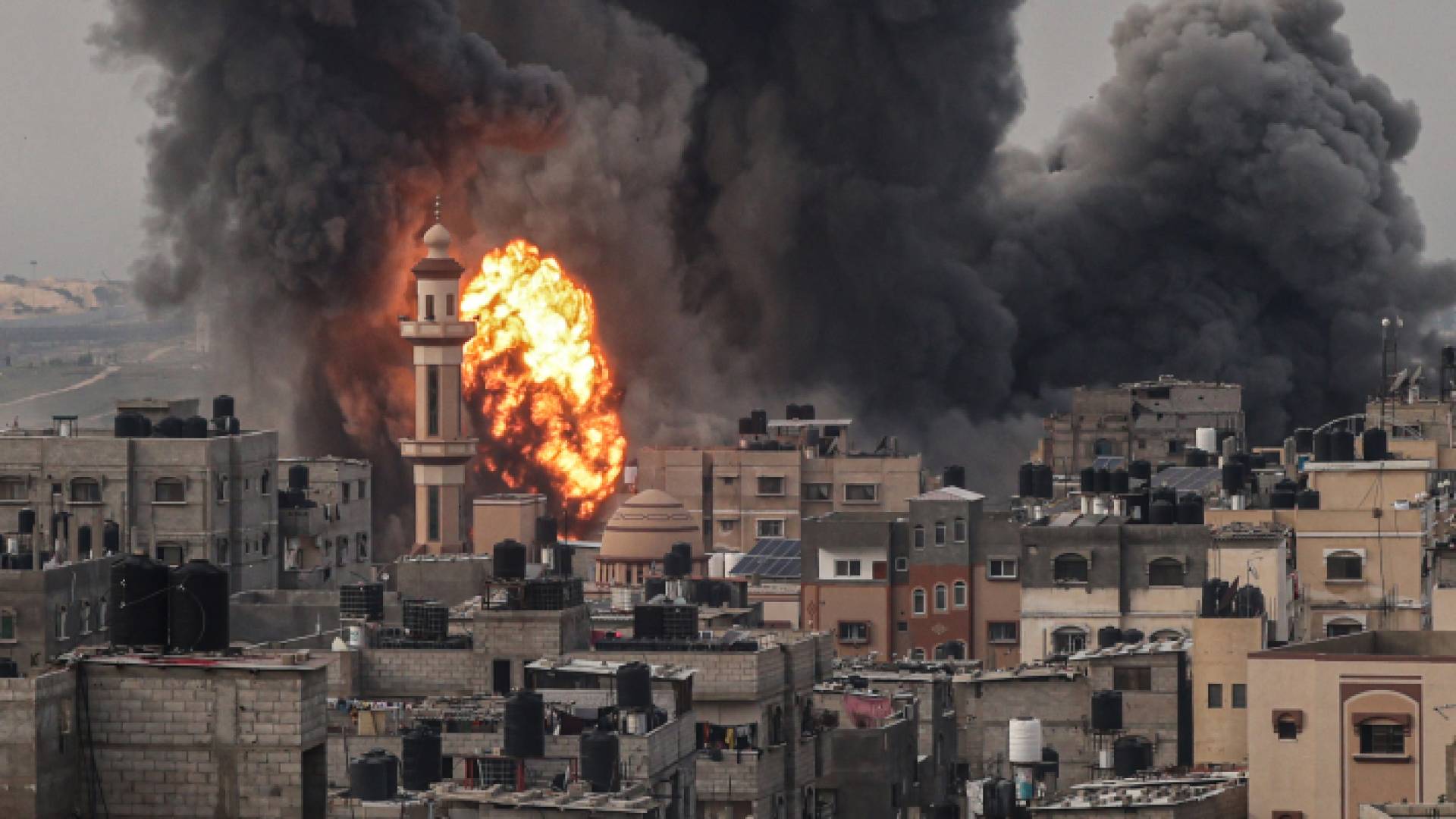 الصورة من قصف الاحتلال على غزة - AFP