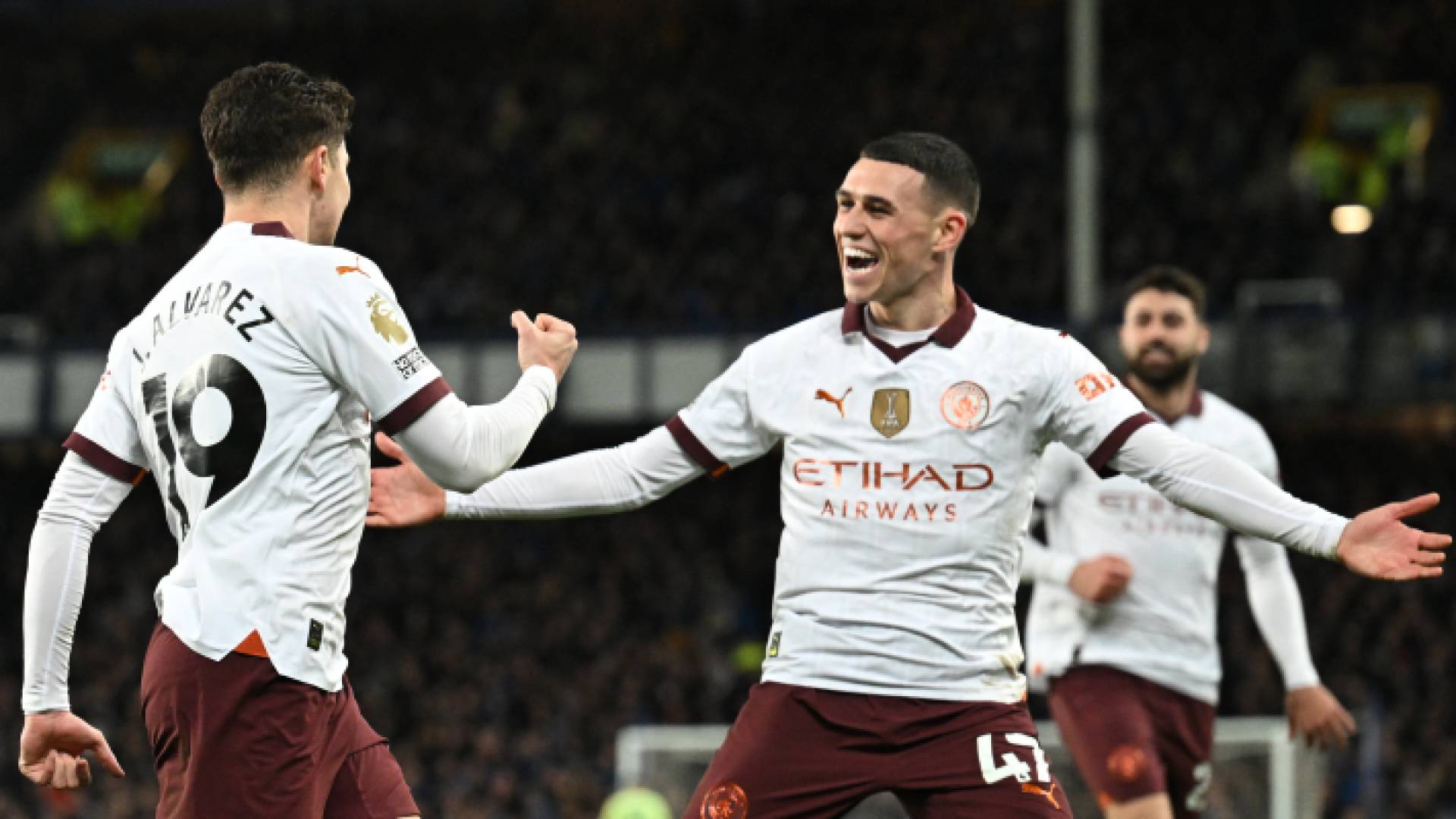 لاعبا سيتي جوليان ألفاريز وفيل فودين