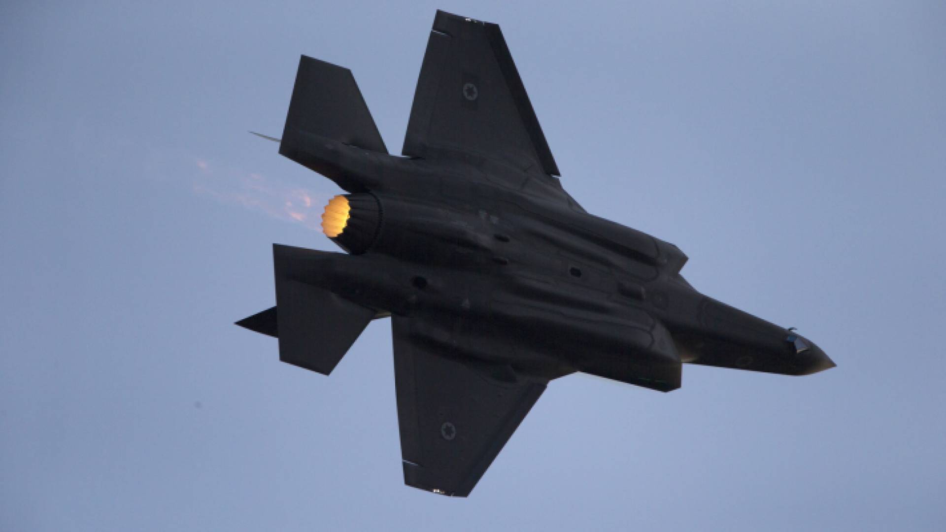 طائرة حربية لقوات الاحتلال