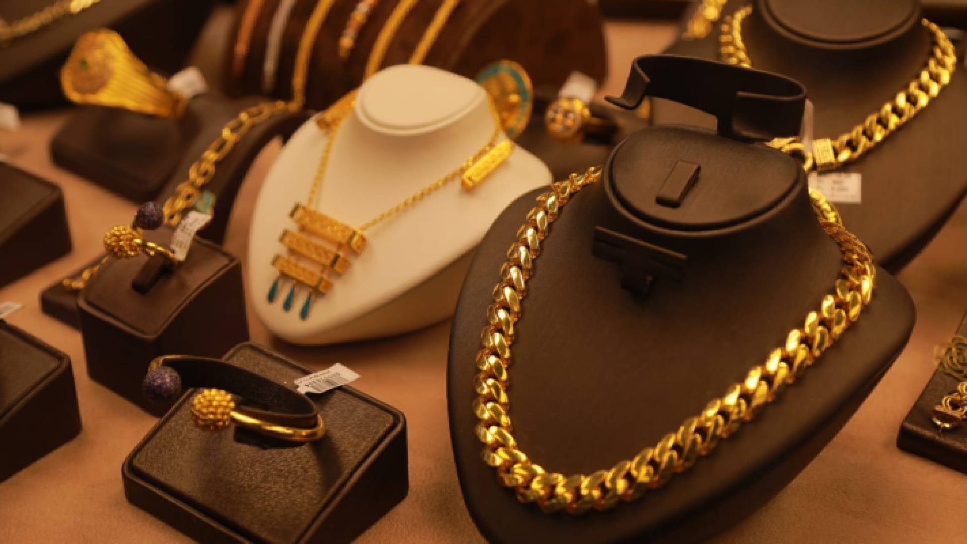 انخفاض أسعار الذهب في الأردن السبت