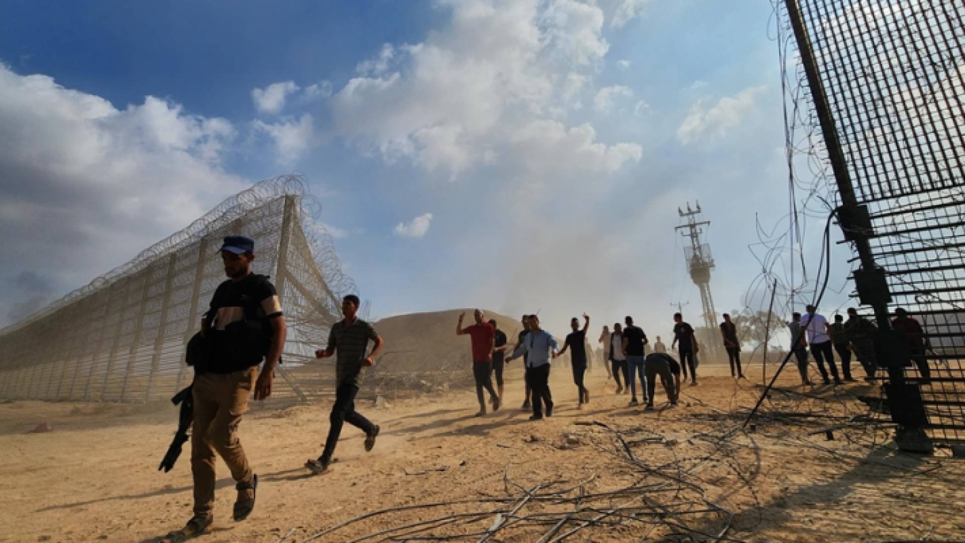 احتفال فلسطينيين بعملية "طوفان الأقصى"