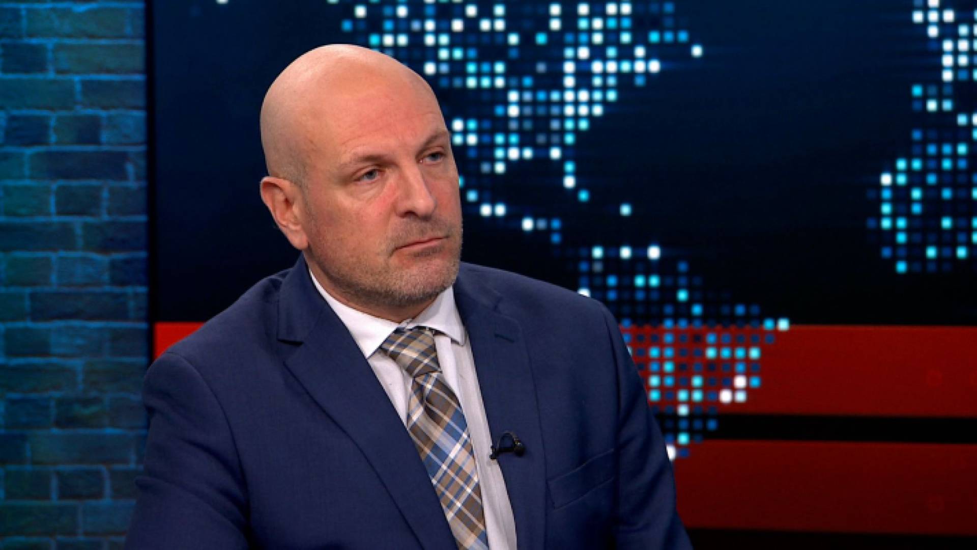 جوش بول الذي استقال من منصبه بالخارجية الأمريكية احتجاجا على دعم واشنطن للاحتلال في عدوانها على غزة