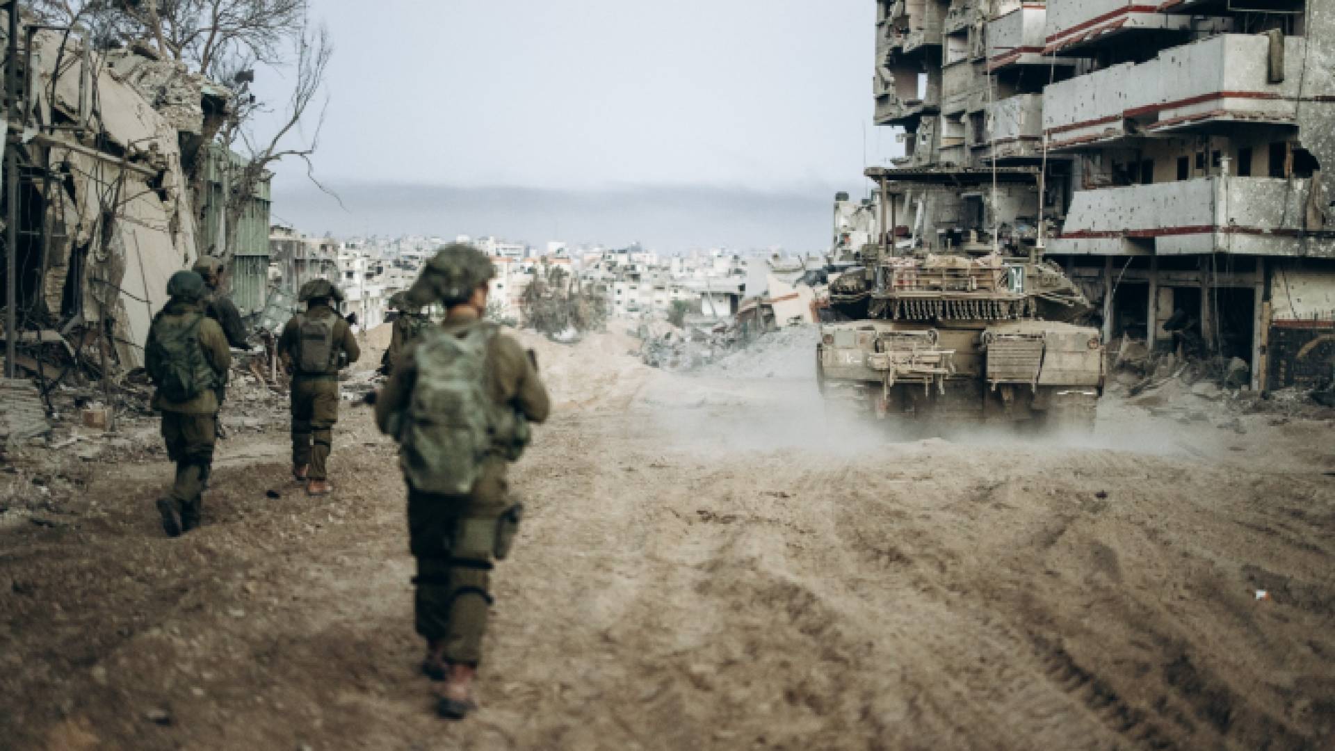 قوات الاحتلال تواصل استهداف المدنيين في غزة