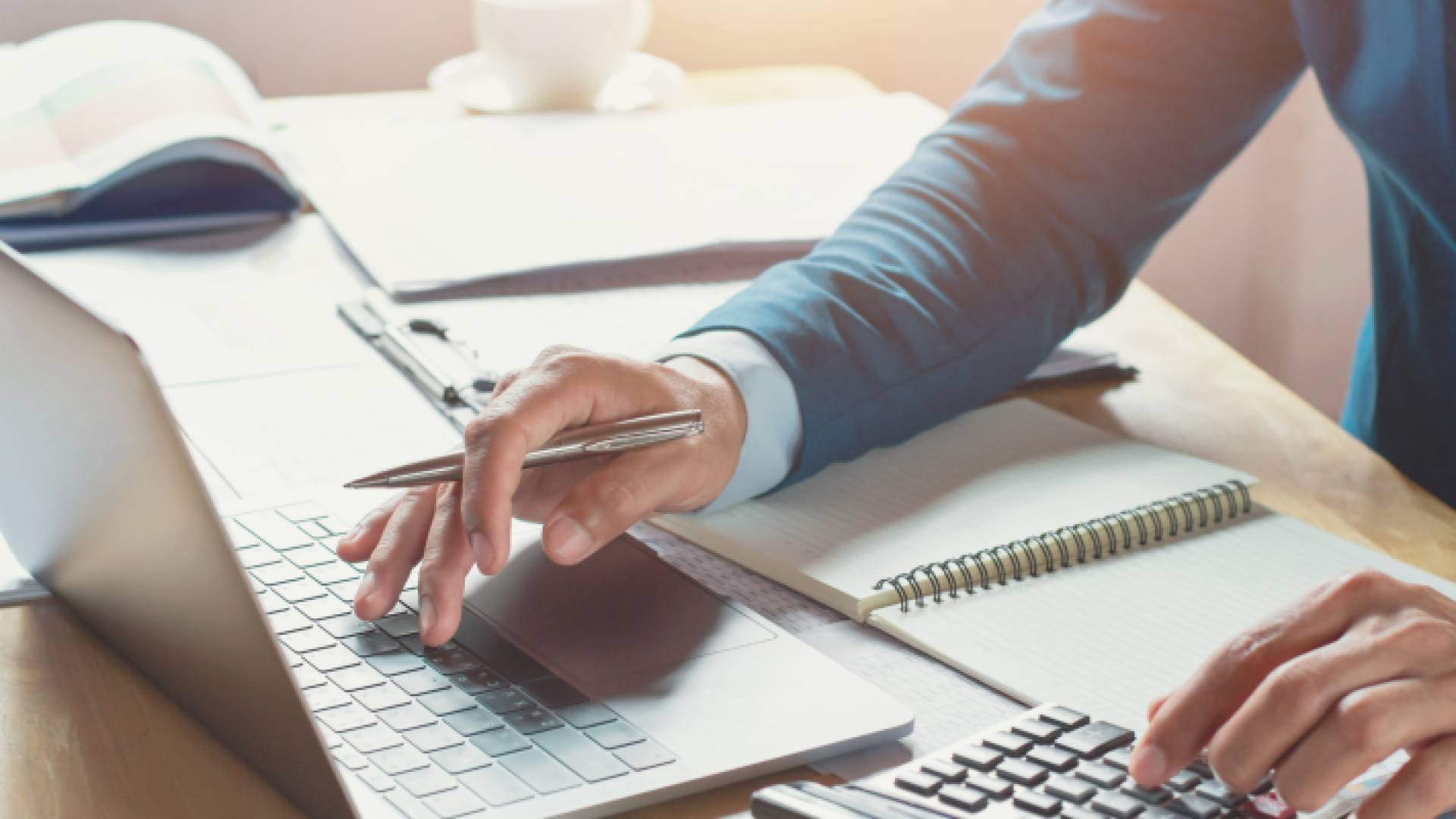 الضريبة تدعو لتقديم اقرارات دخل 2023 والتسجيل في نظام الفوترة الكترونياً