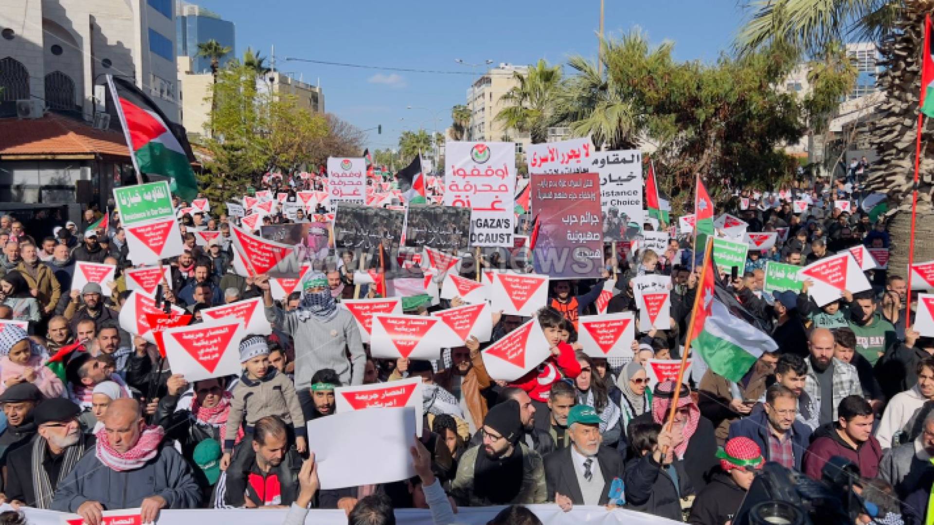 مسيرة تضامنية مع الأهل في غزة