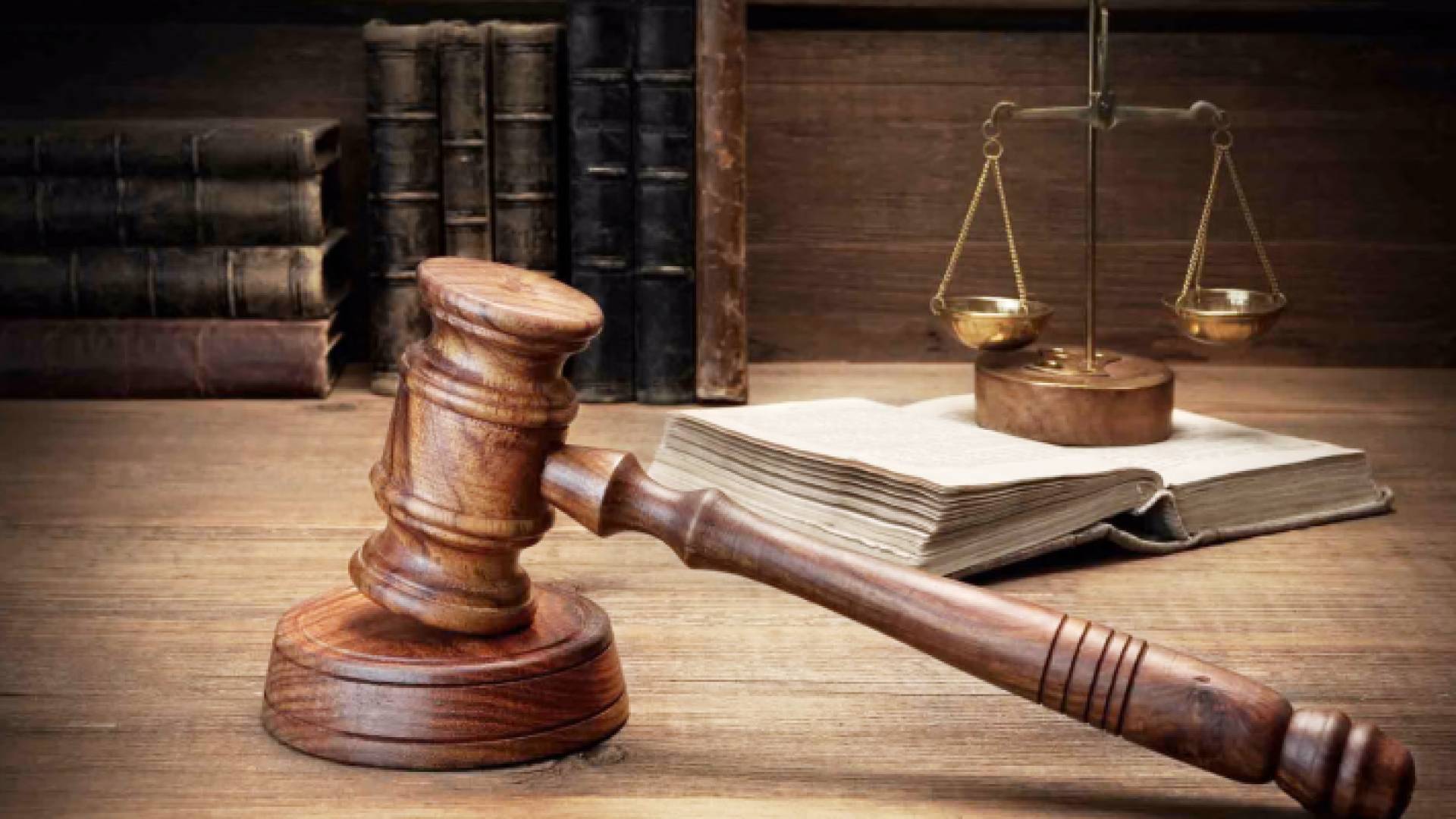 مطرقة محكمة