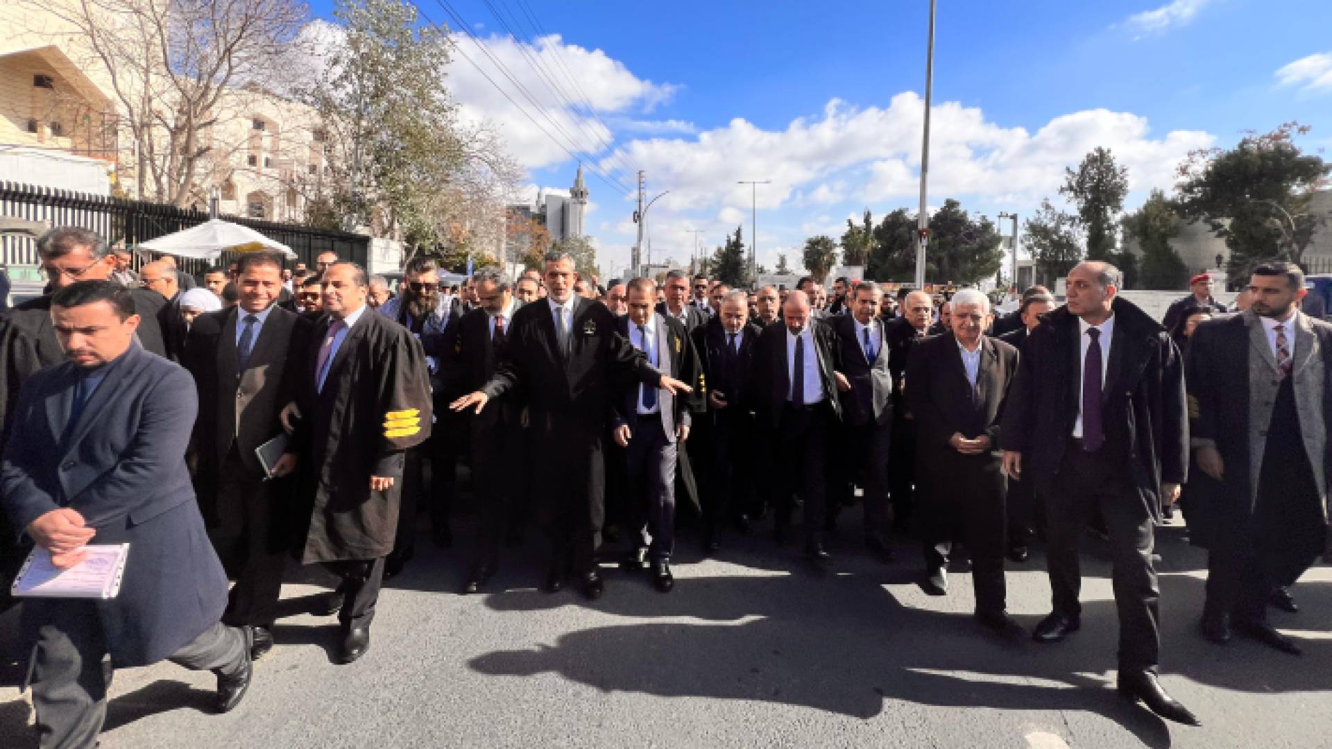 من المسيرة التضامنية مع الأهل في غزة التي نفذتها نقابة المحامين في العاصمة عمان