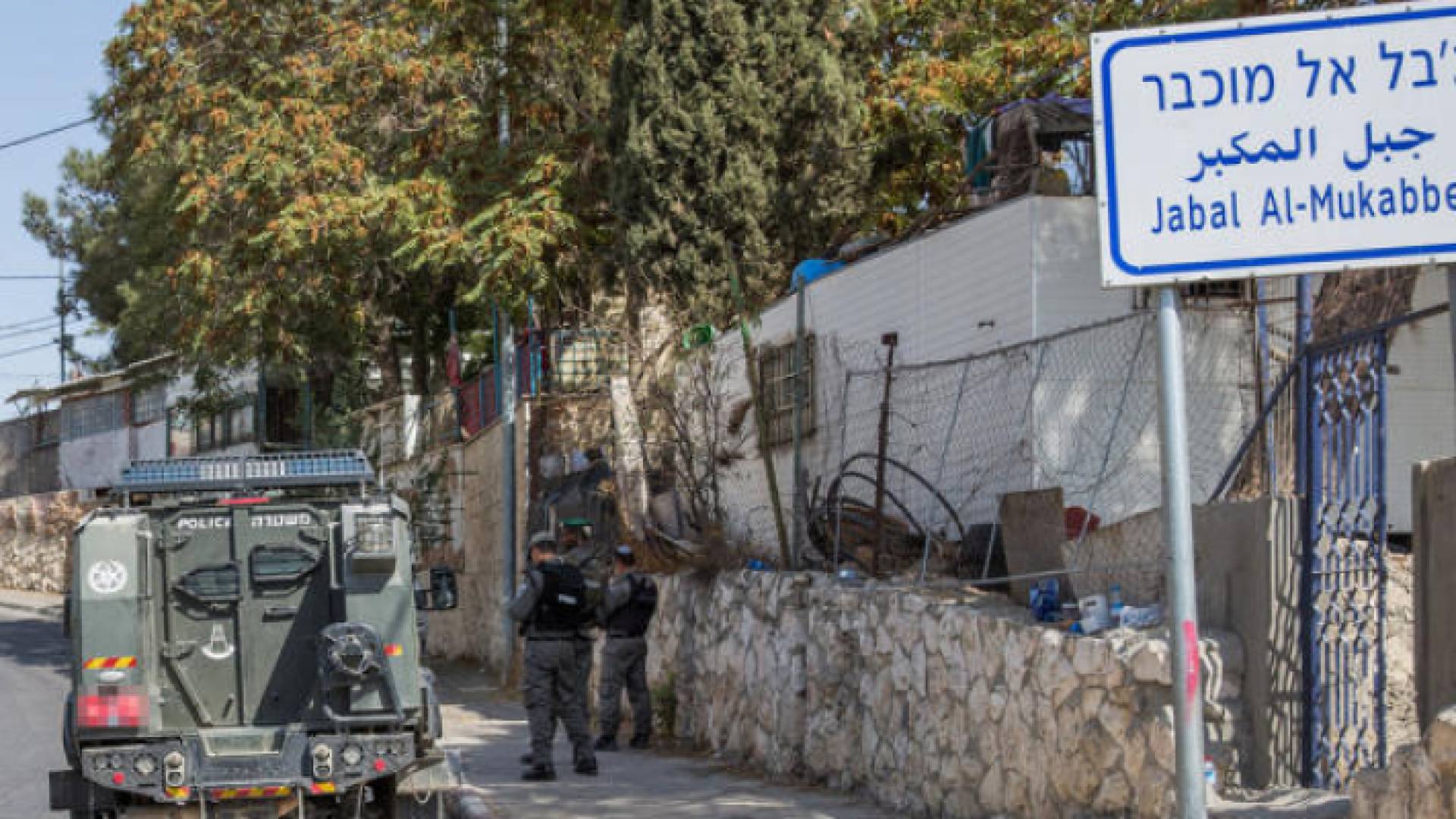 قوات الاحتلال في قرية جبل المكبر