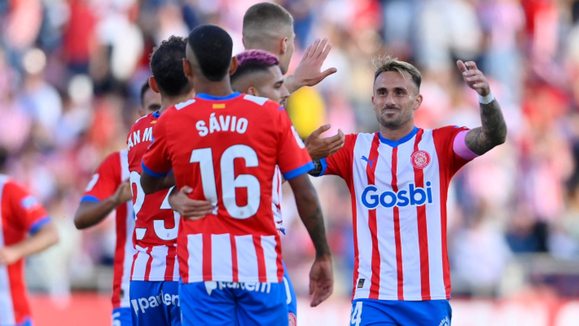 لاعبو جيرونا يحتفلون بهدف سابق