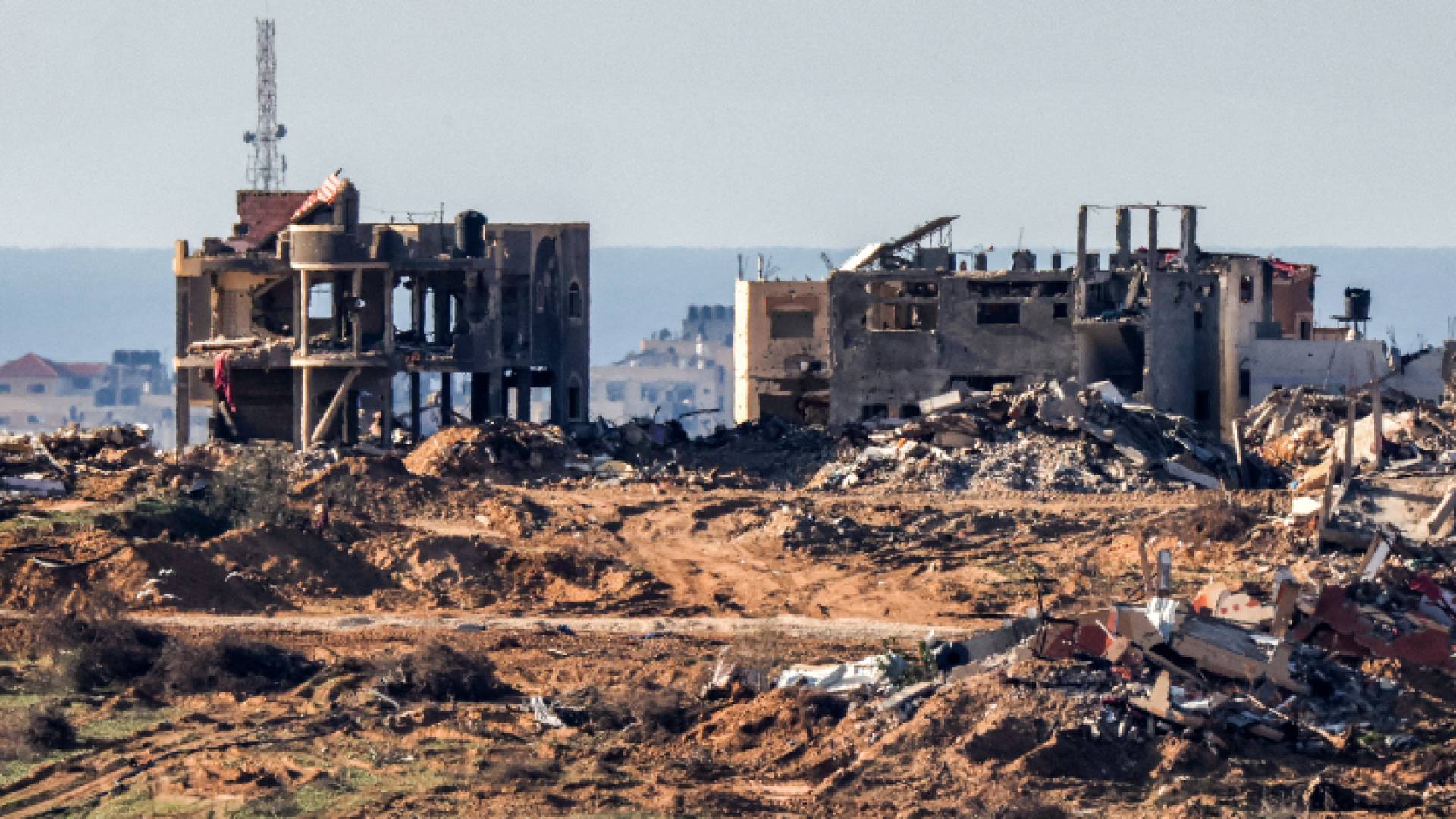 مباني مدمرة في قطاع غزة - AFP