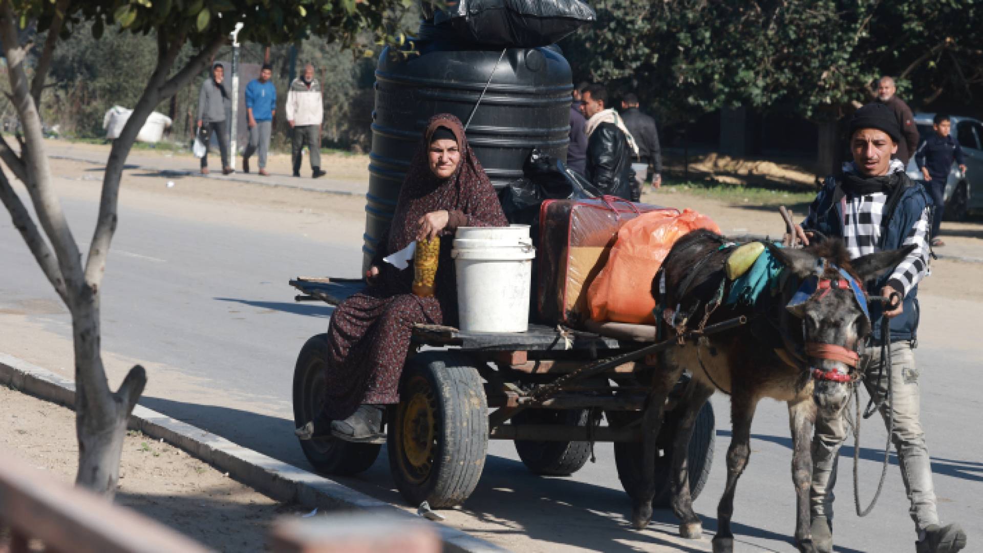 عائلة من غزة تجبر على التهجير