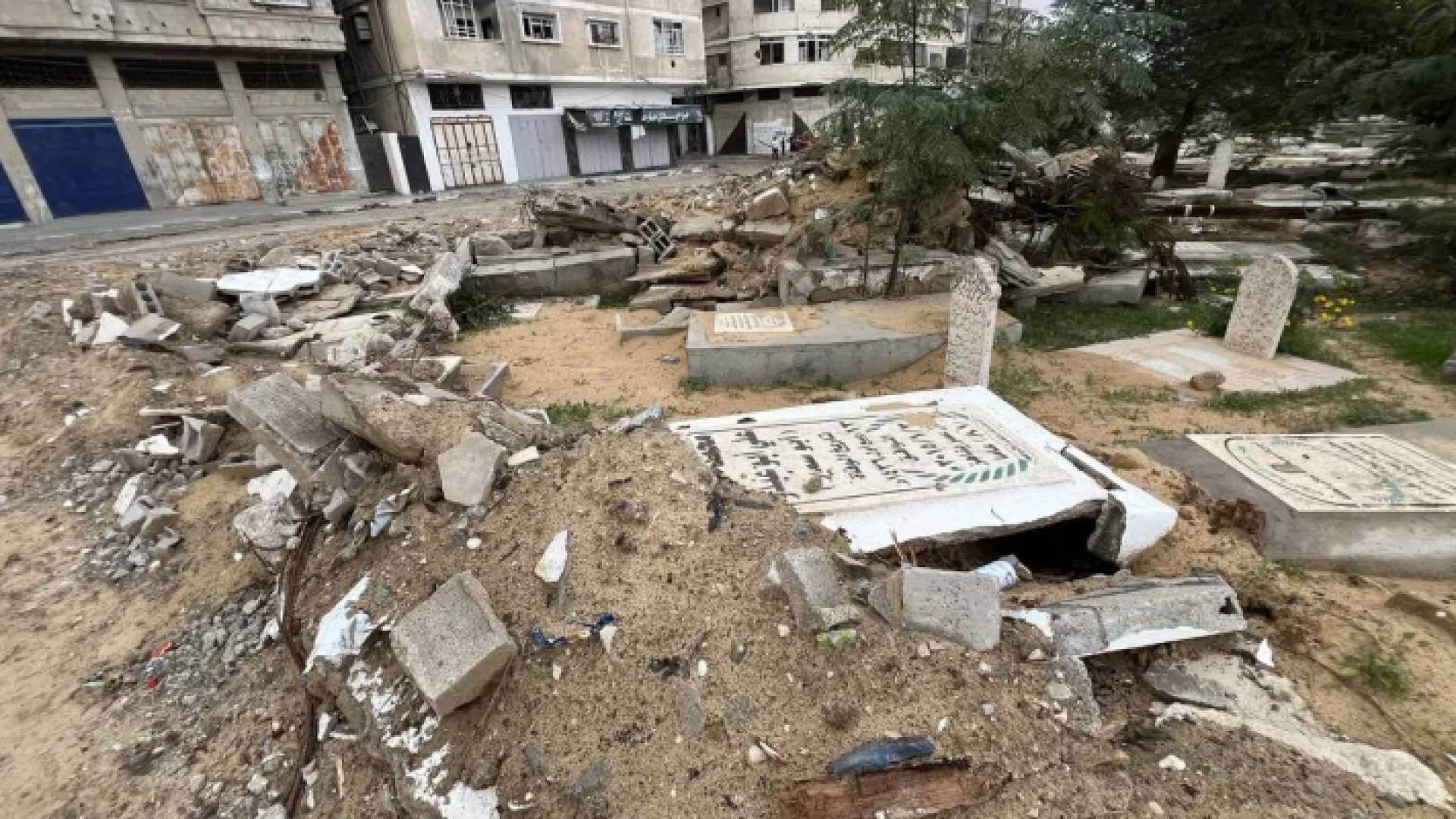 الاحتلال ينبش 1100 قبر في حي التفاح شرق مدينة غزة الجمعة