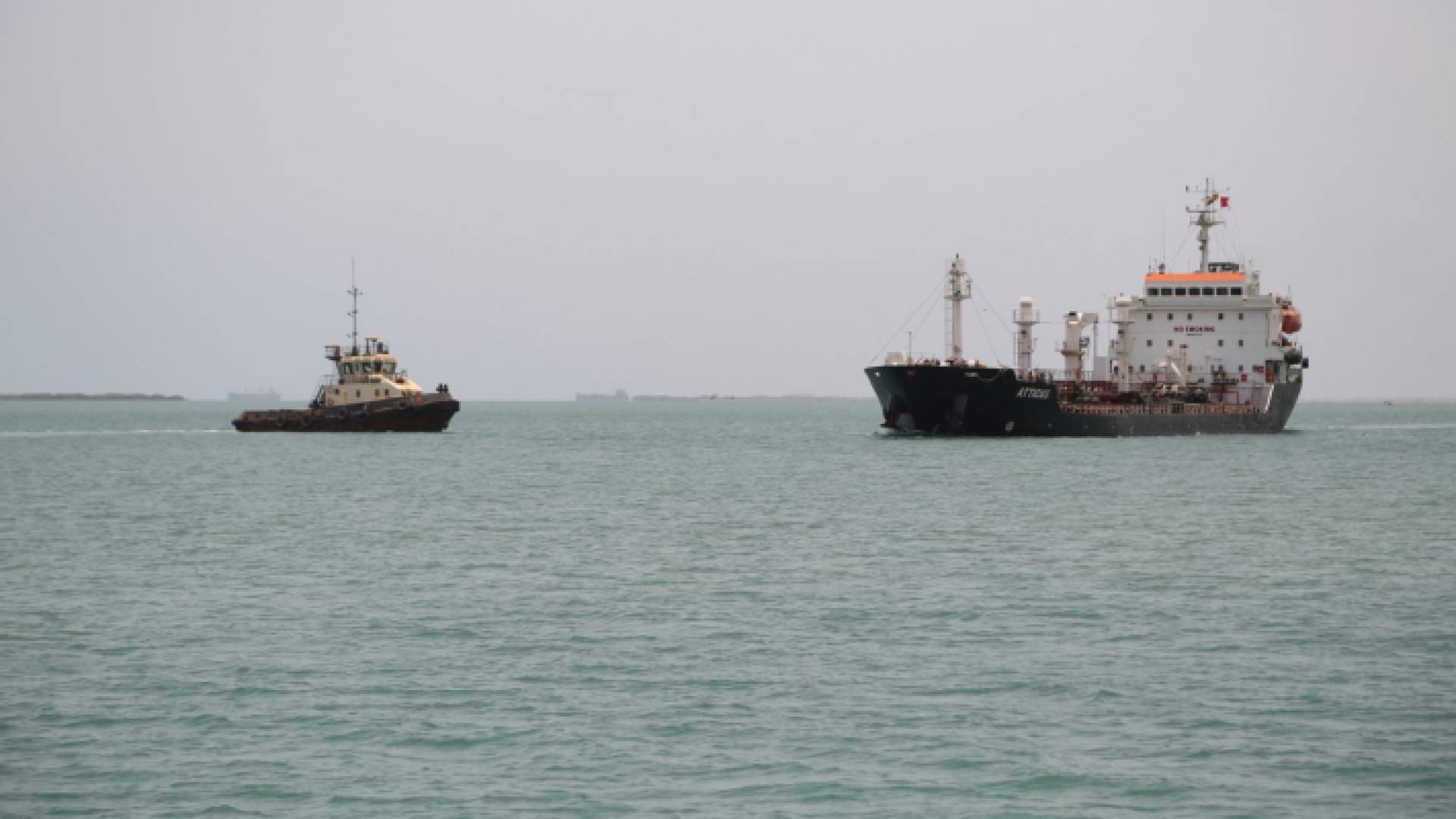 سفن في ميناء الصليف في محافظة الحديدة غرب البحر الأحمر