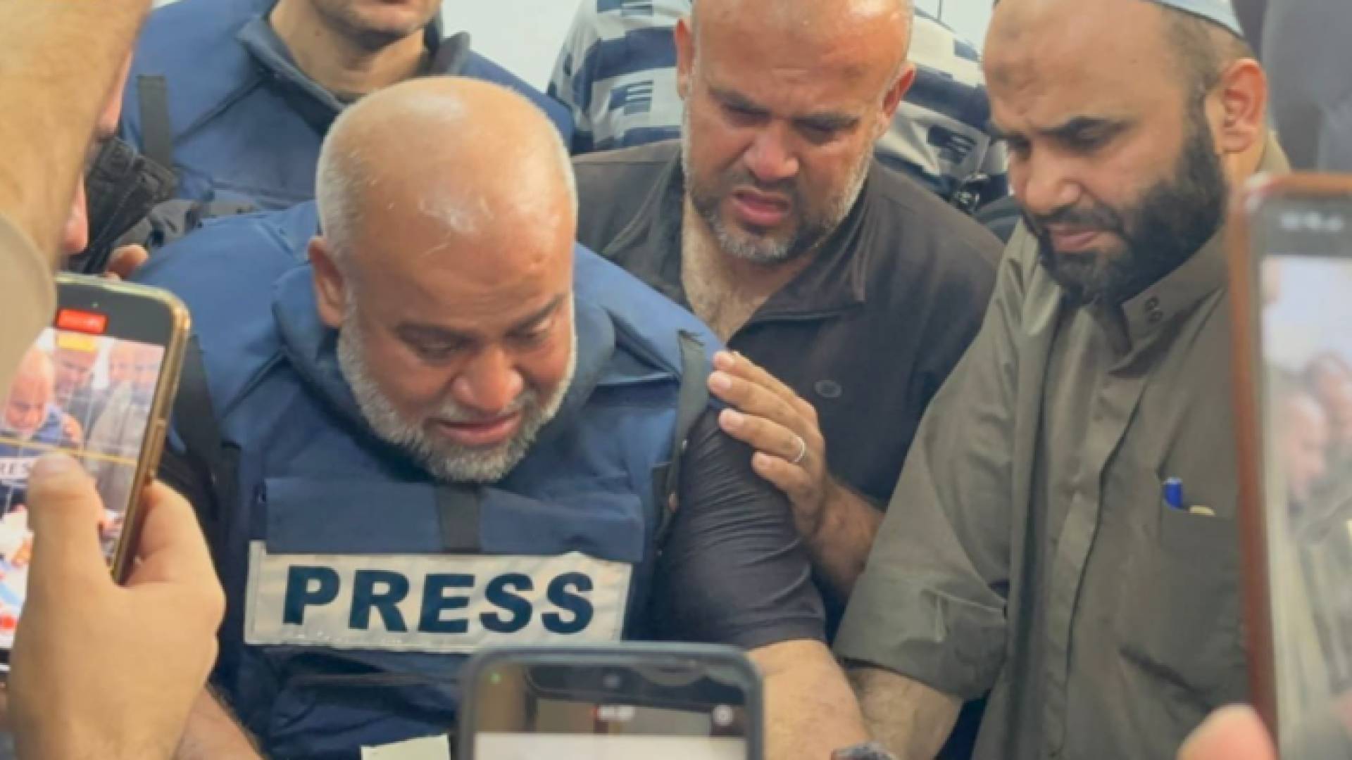 الدحدوح يبكي ابنه