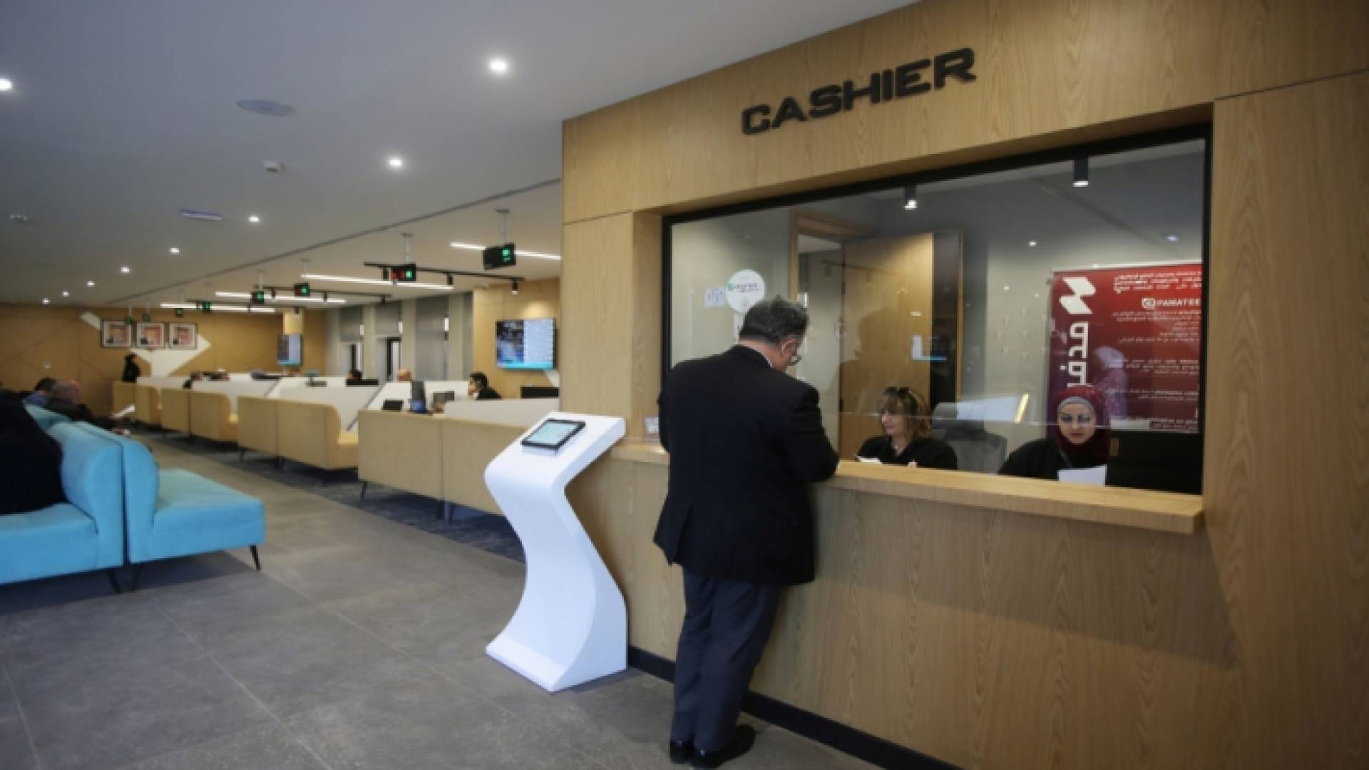 المركز يقدم 107 خدمات حكومية من بينها إصدار وثيقة عدم تقاضي راتب والاستعلام عن الرواتب التقاعدية