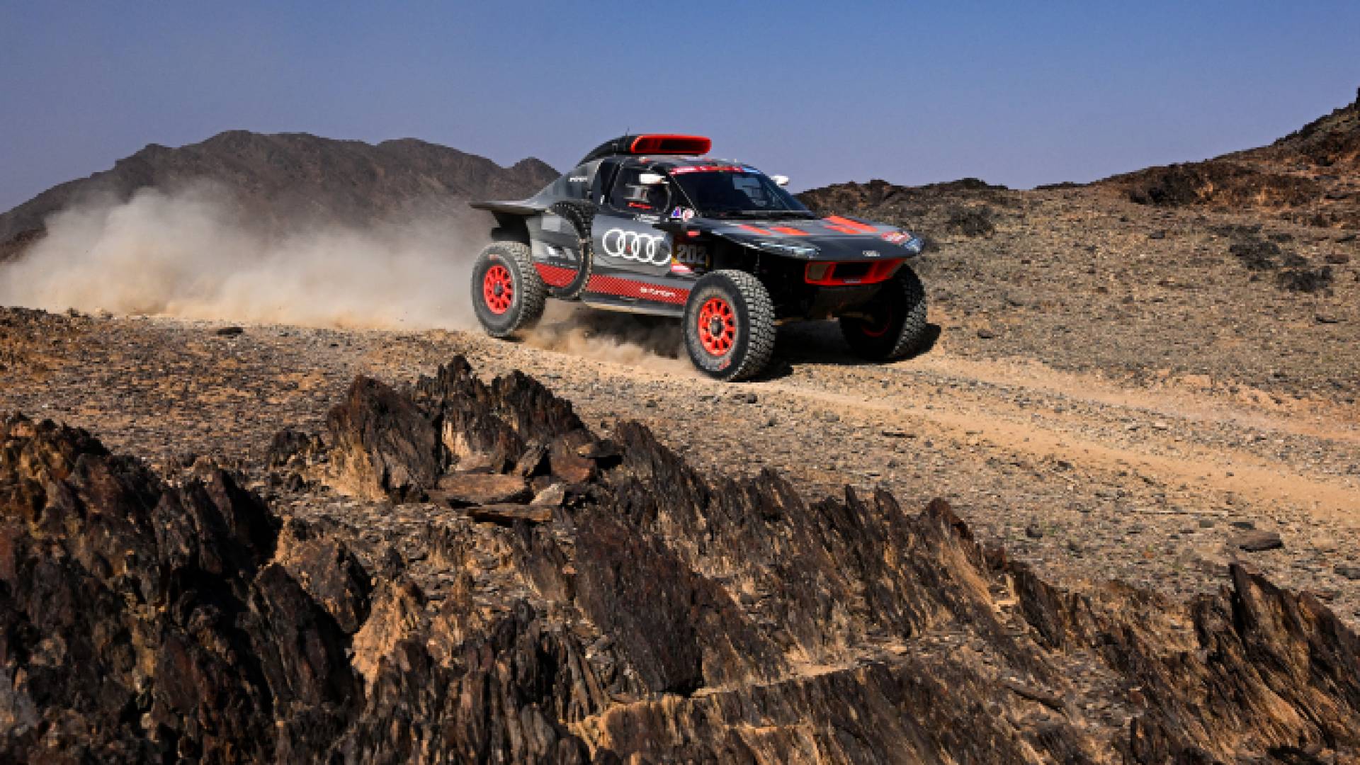 سيارة السائق الفرنسي ستيفان بيترهانسل