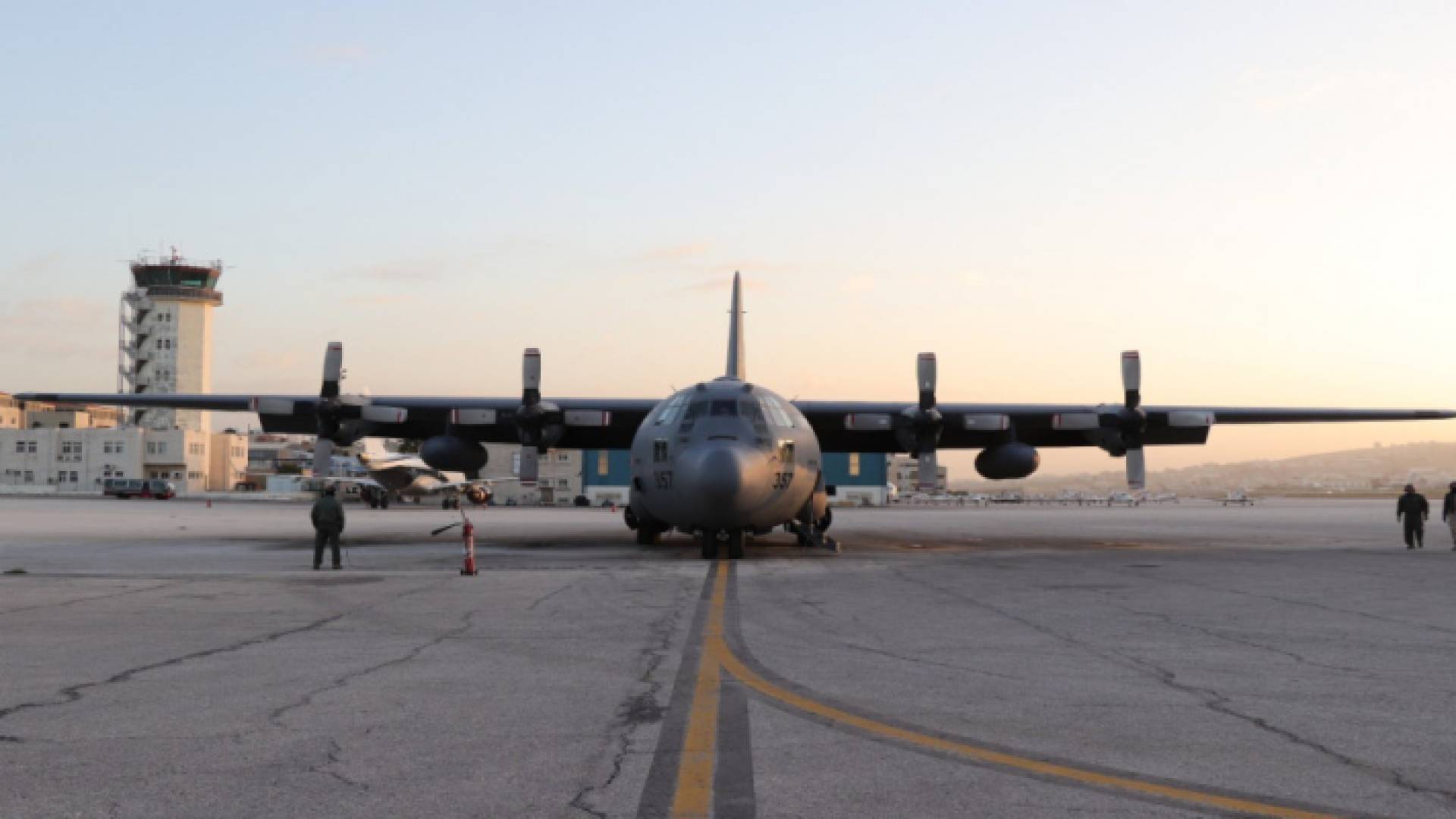 طائرة مساعدات أردنية لقطاع غزة