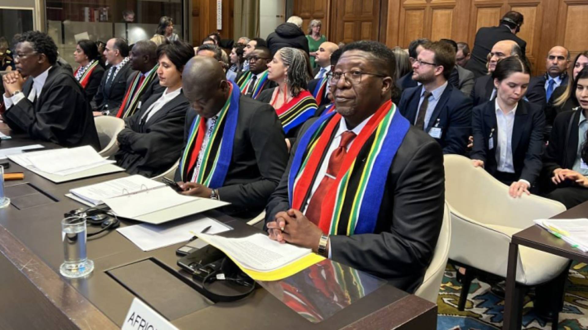 الفريق القانوني لجنوب إفريقيا