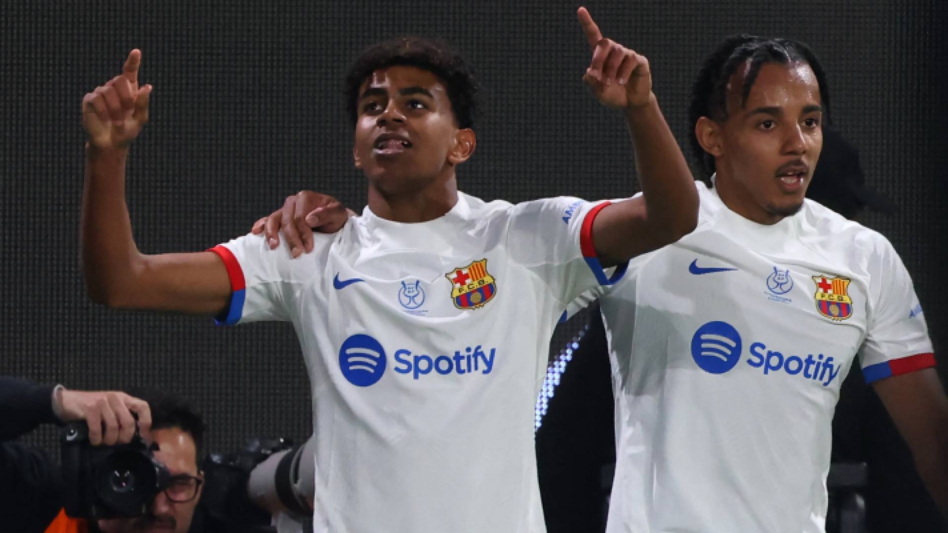 لامين يامال وجولز كوندي