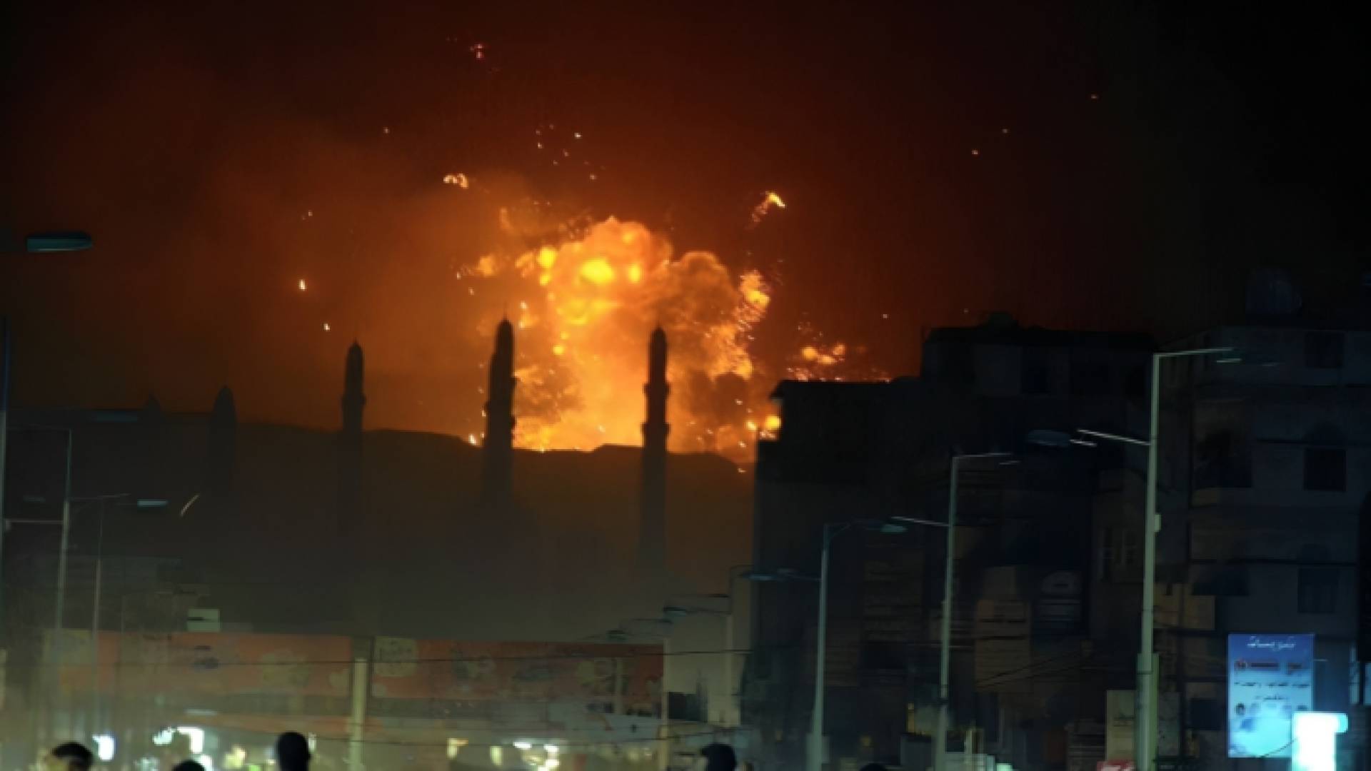 من الضربات الأمريكية البريطانية في اليمن