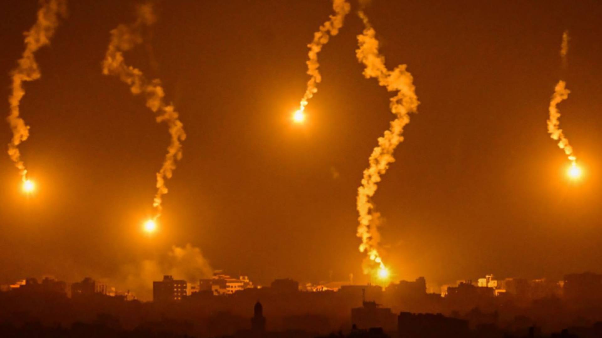 قنابل مضيئة "أرشيفية"