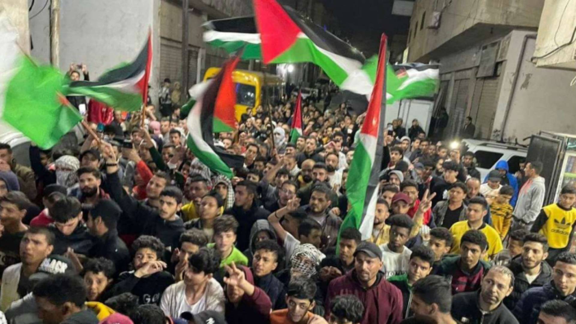 من إحدى المسيرات في مخيم البقعة