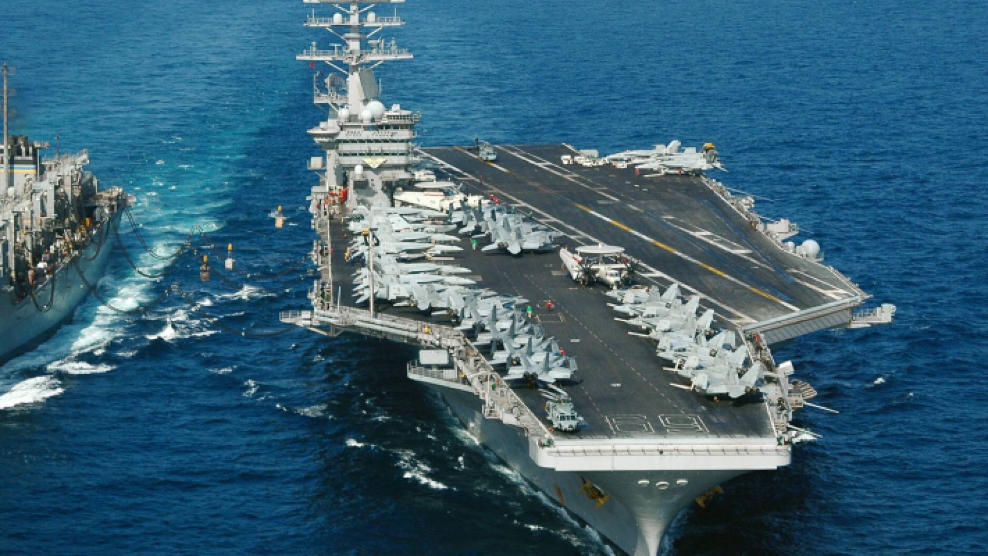 حاملة طائرات أمريكية