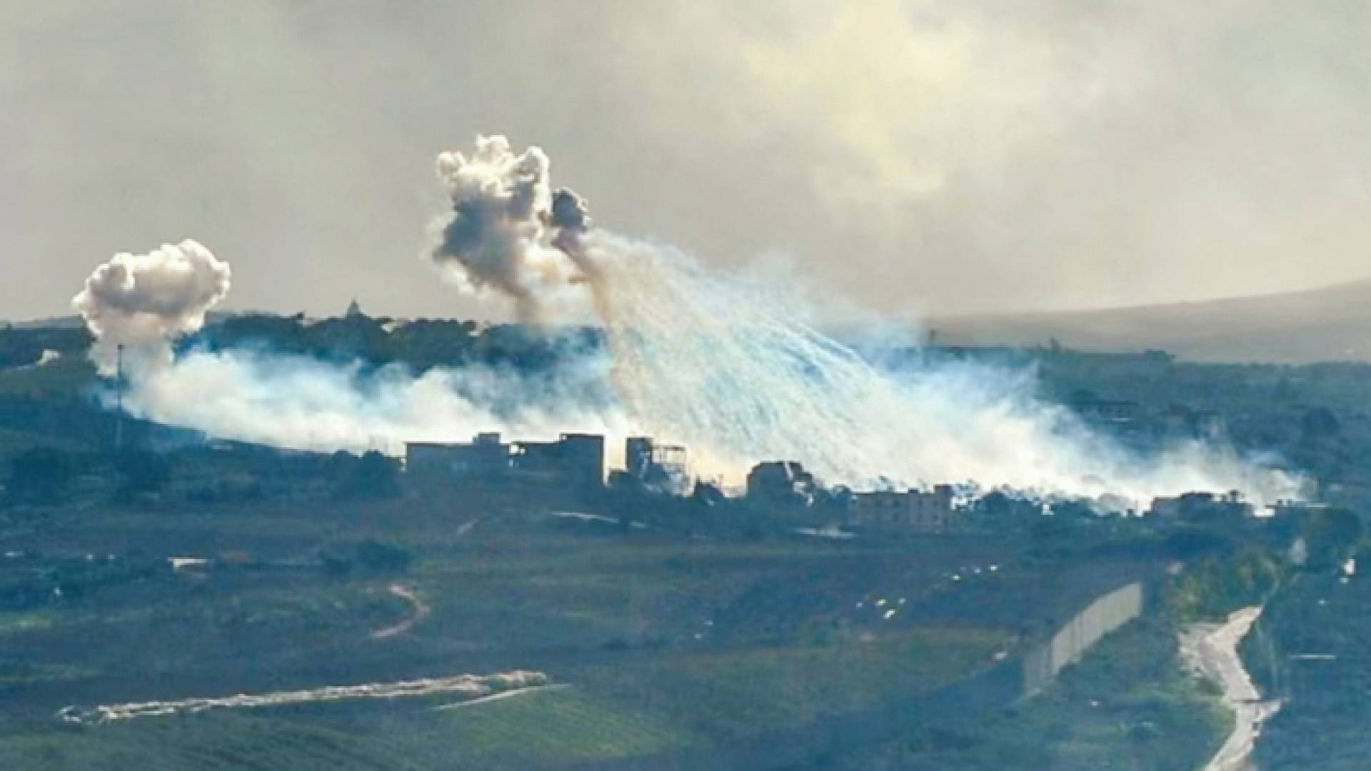 تصاعد دخان في الجنوب اللبناني جراء الاشتباكات على الحدود في 14 - يناير / 2024 - أرشيفية