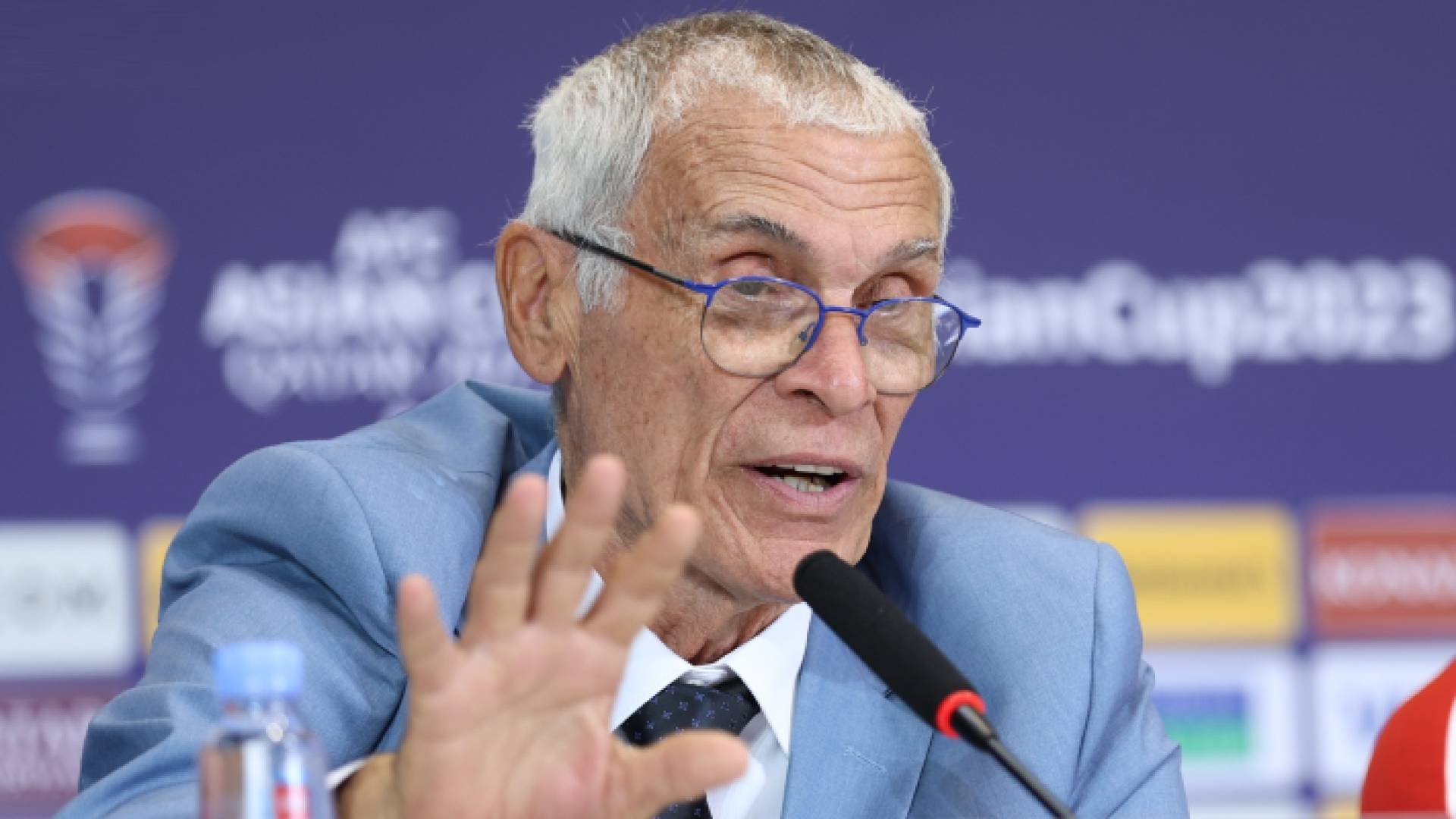 من مؤتمر صحفي