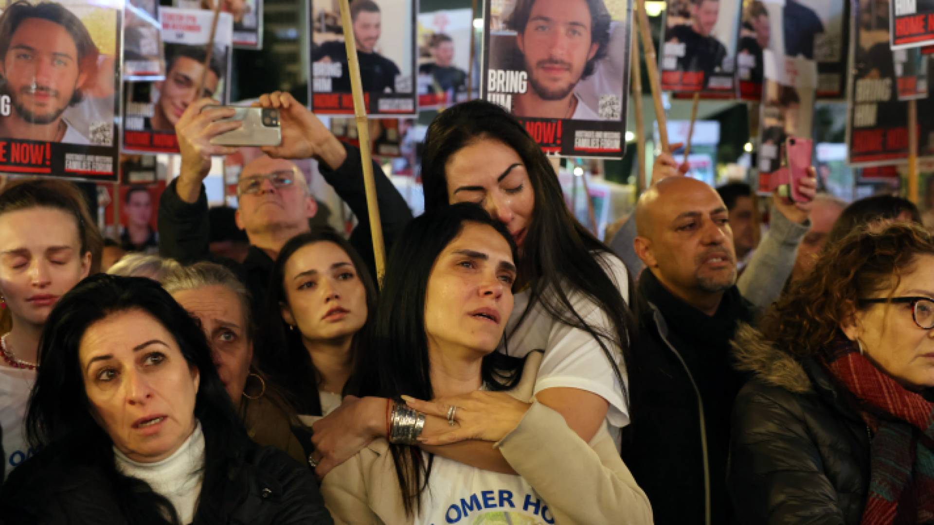 مستوطنون يحتجون في تل أبيب على سياسة نتنياهو ويطالبون بوقف الحرب على غزة وإعادة المحتجزين