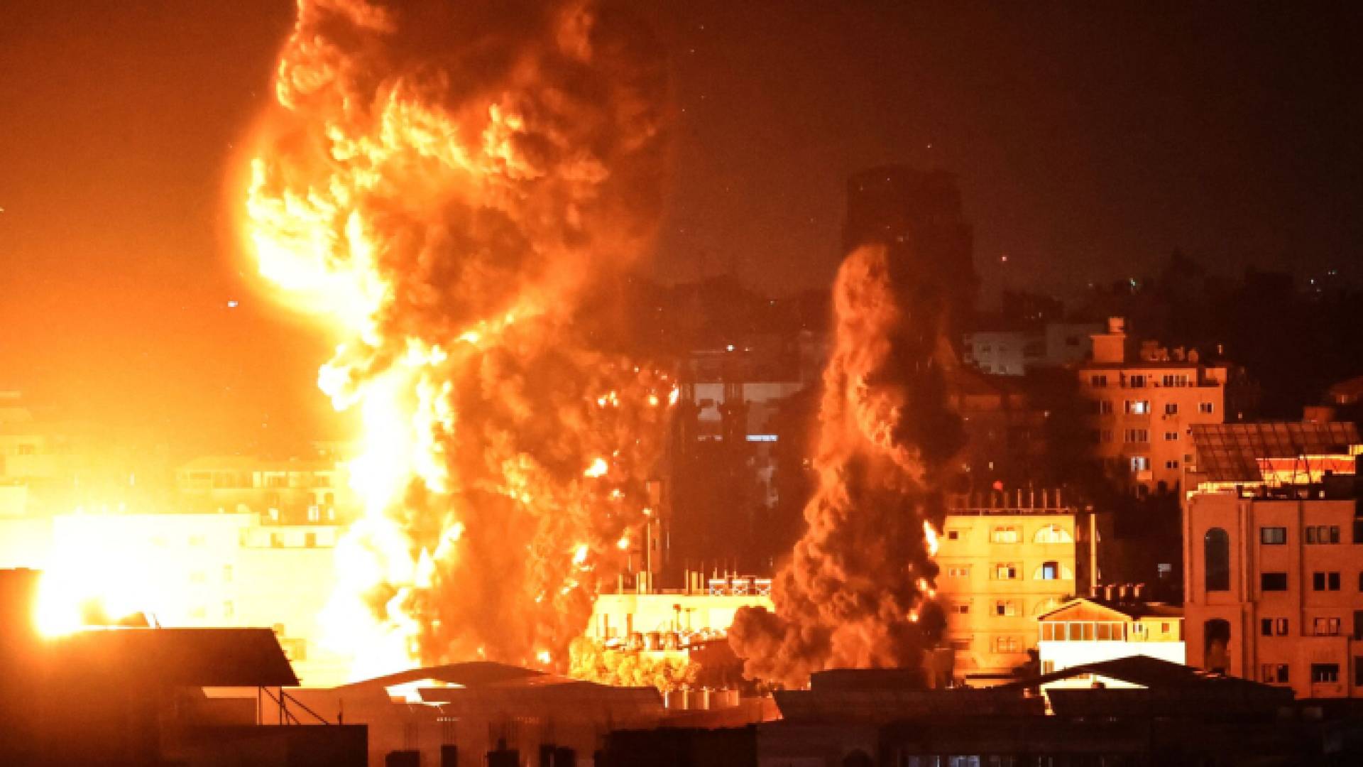 قصف عنيف على قطاع غزة