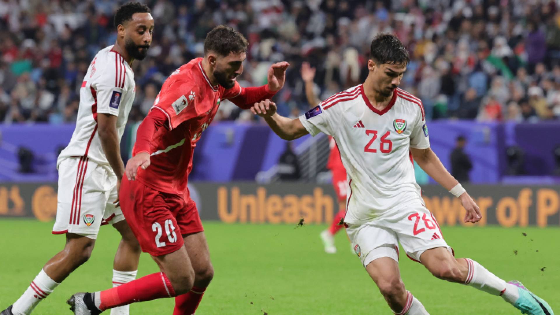 جانب من مباراة فلسطين والإمارات