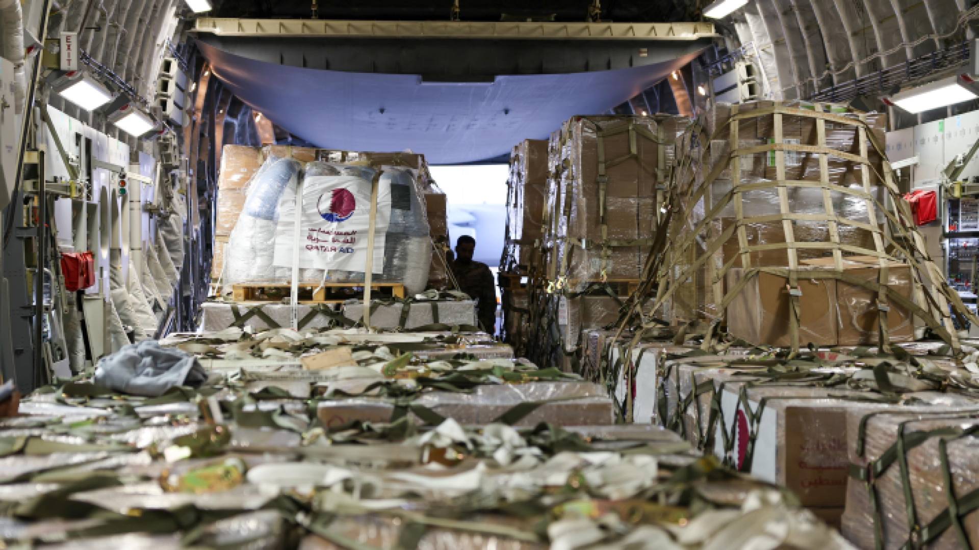 طائرة تحمل المساعدات القطرية