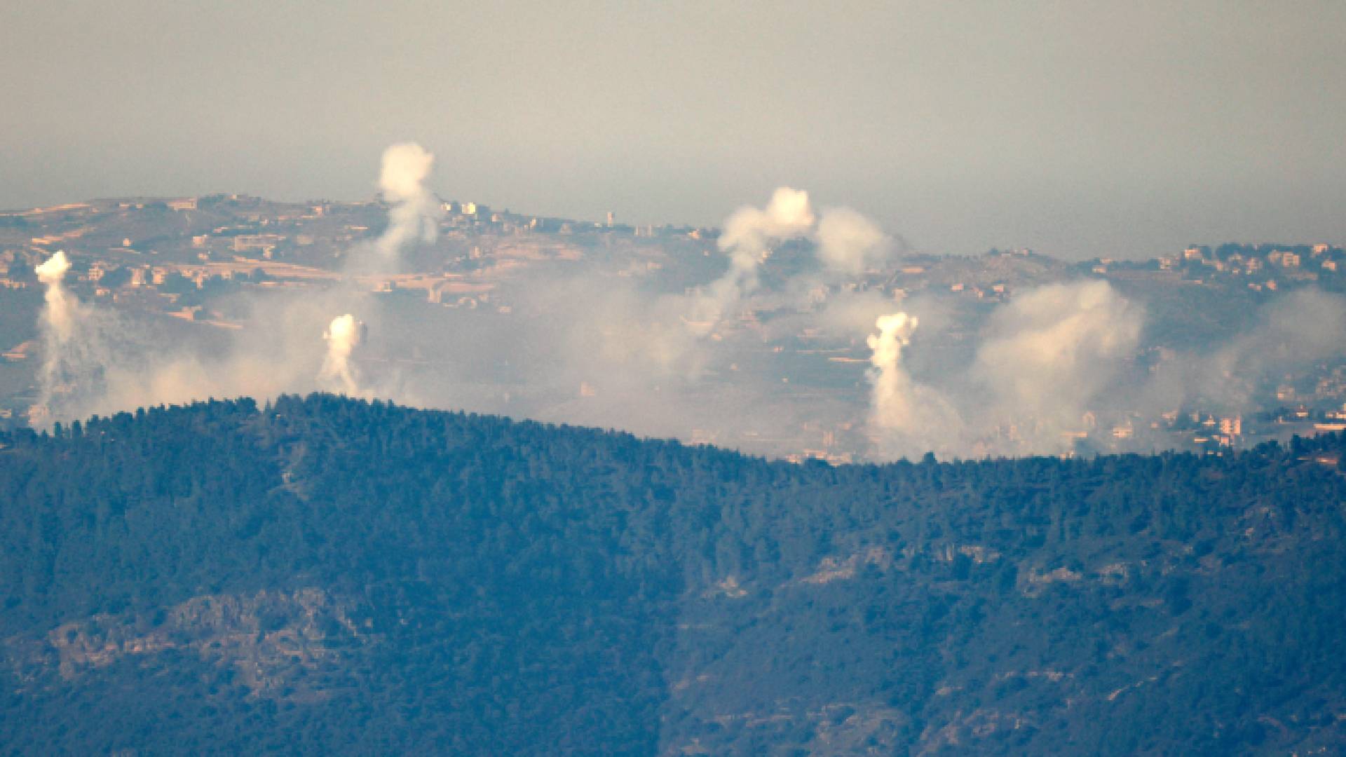 قصف الاحتلال الإسرائيلي لمناطق جنوبي لبنان - AFP