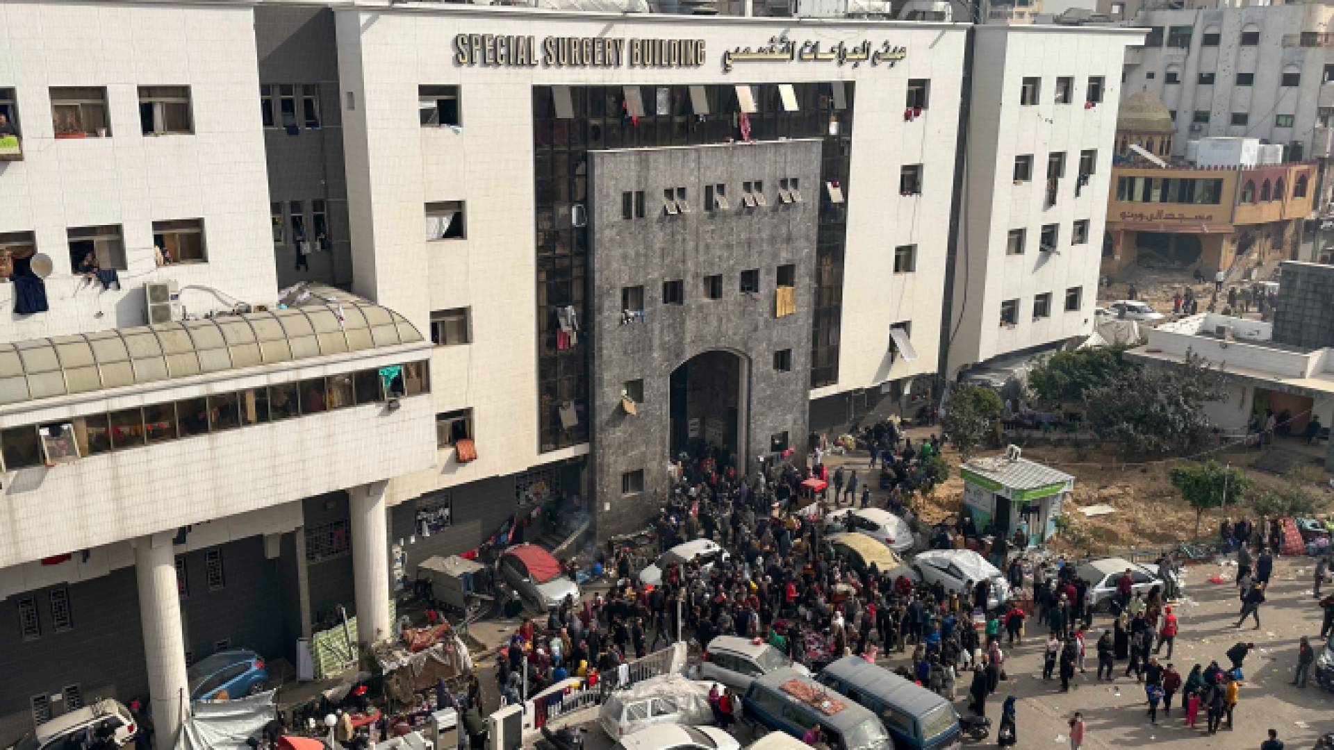 مدخل مجمع الشفاء الطبي في قطاع غزة